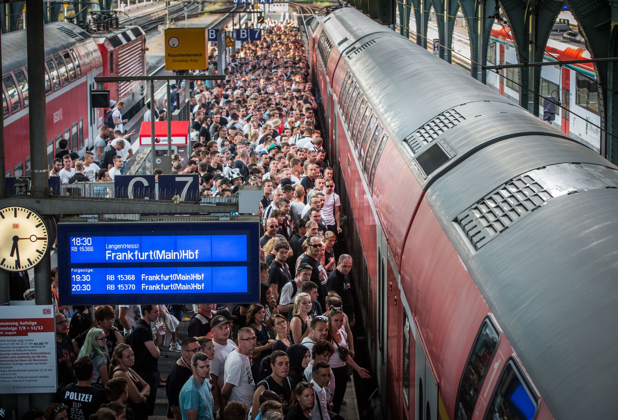 Bahnstreik legt Deutschland lahm – Fußball-Fans suchen nach Alternativen
