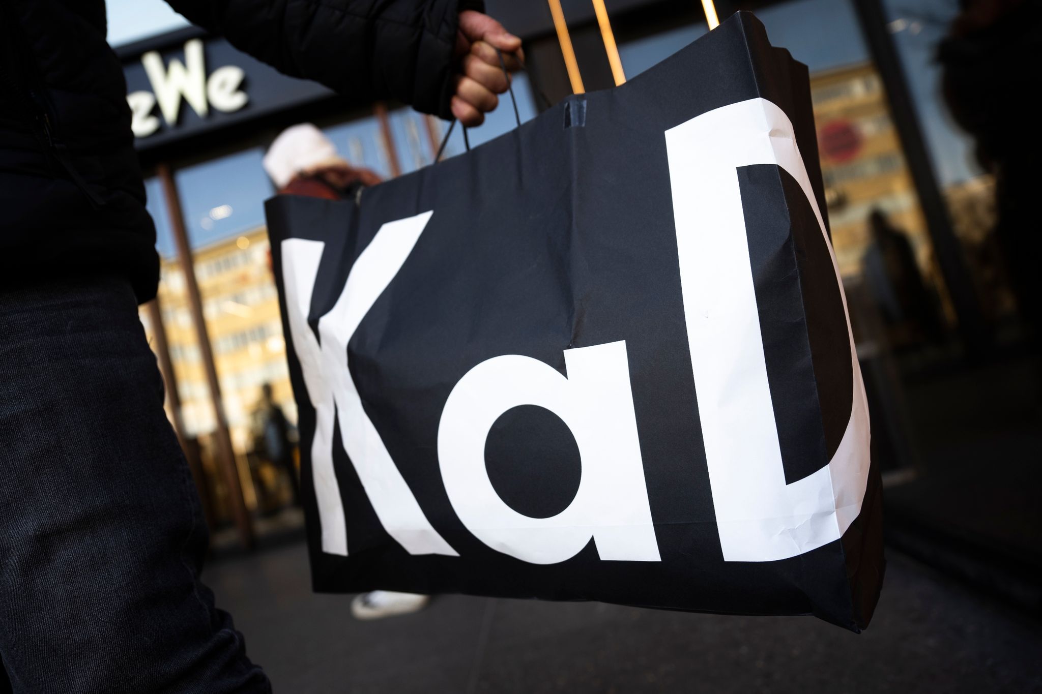 Geschäftspartner: KaDeWe-Gruppe hat Rechnungen nicht bezahlt