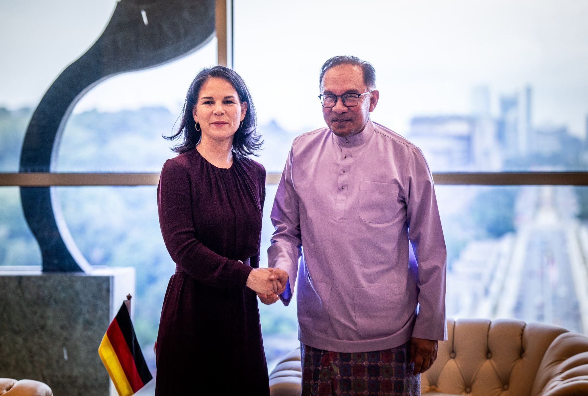 Baerbock wirbt in Asien für deutschen Kurs für Gaza-Frieden