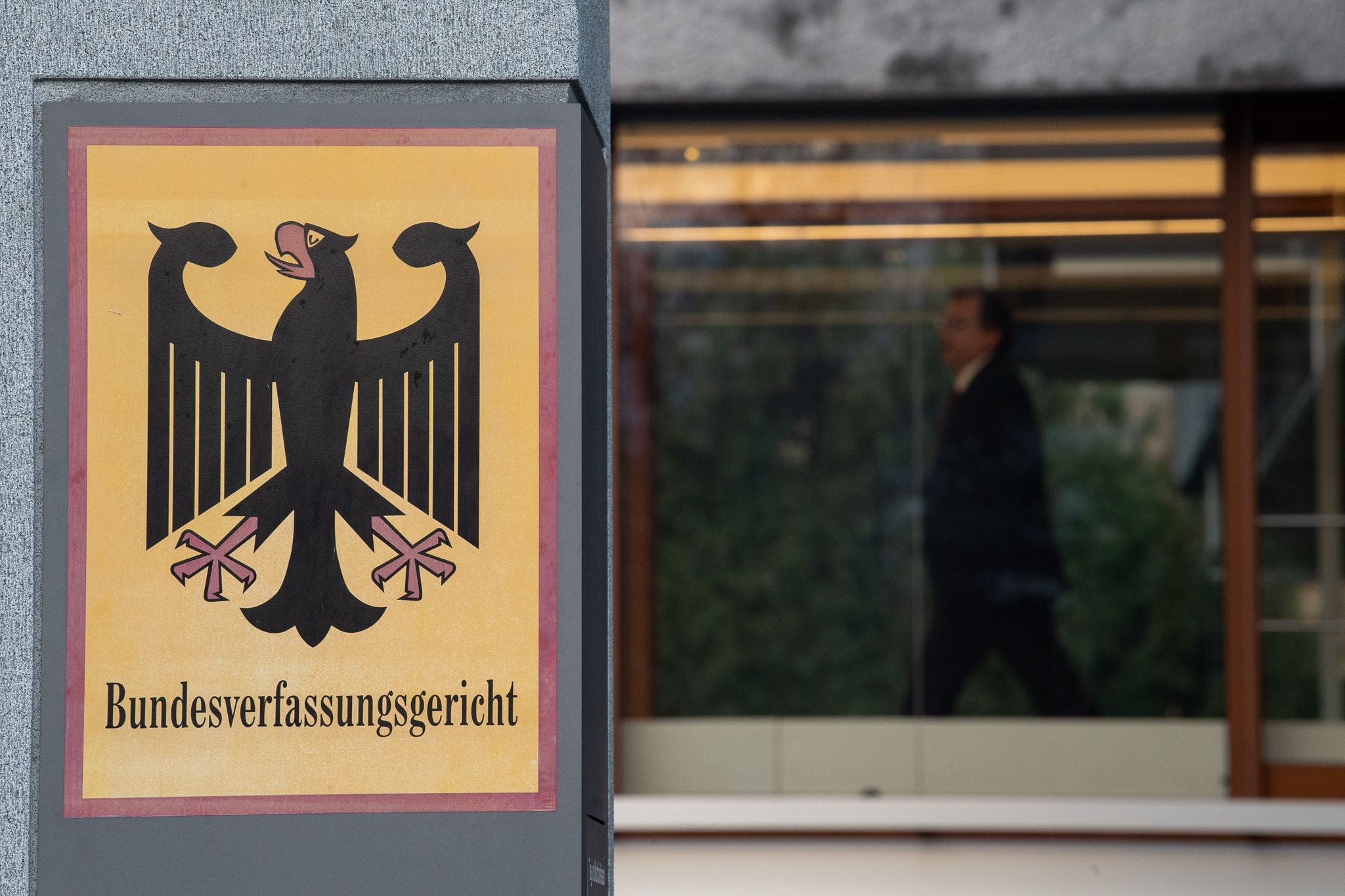 Bundesverfassungsgericht: Keine Abschiebehaft ohne Benachrichtigung von Vertrauenspersonen