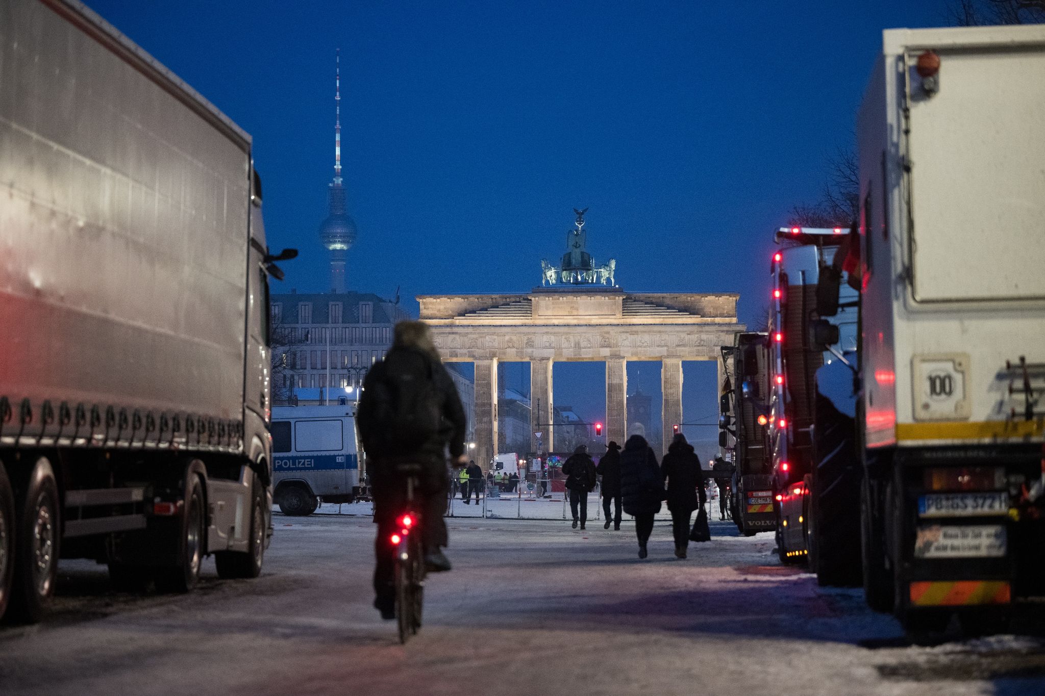 Lkw-Sternfahrt nach Berlin: Hunderte nehmen an Protest teil