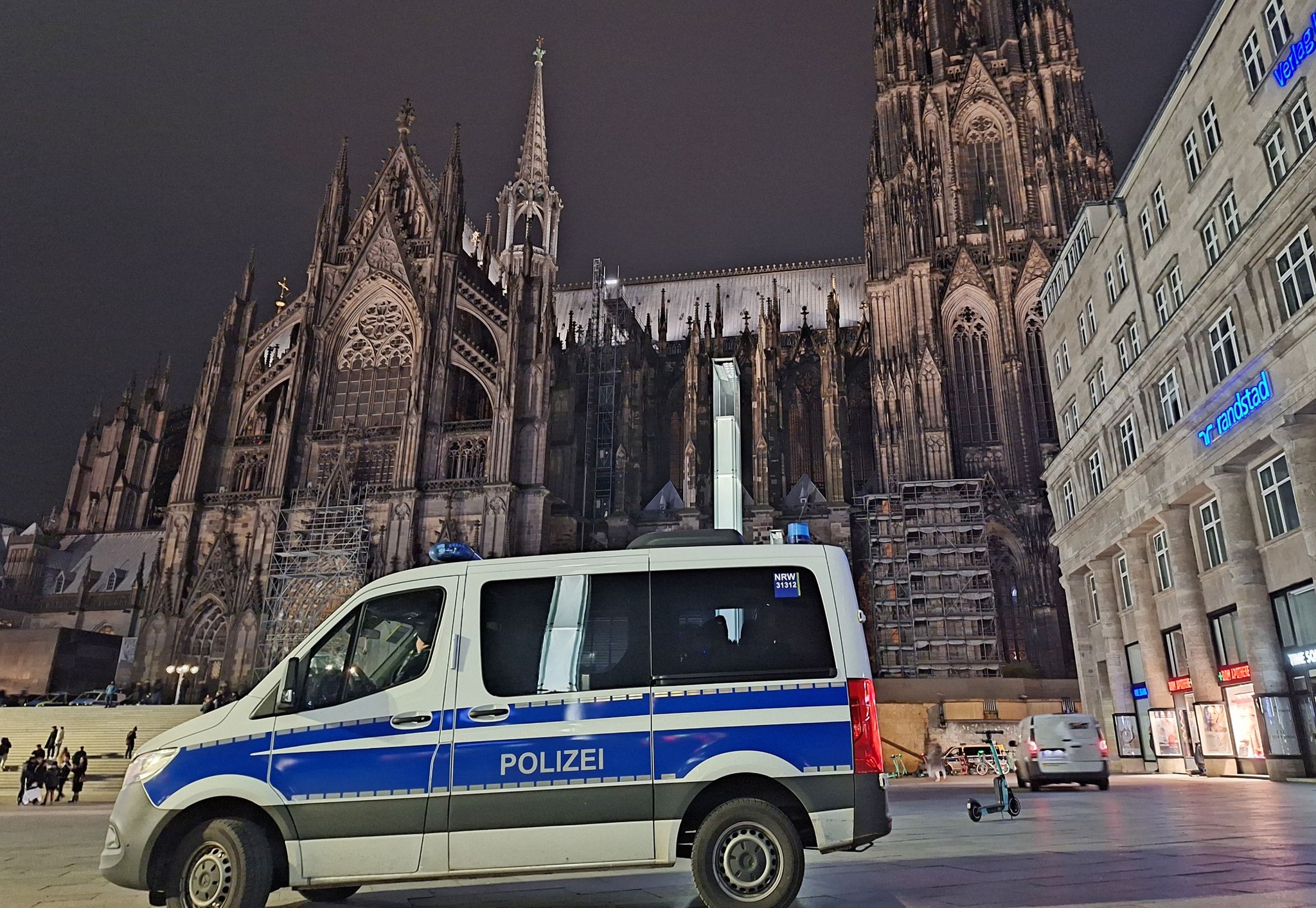 Kölner Dom: Europäischer Haftbefehl gegen Verdächtigen