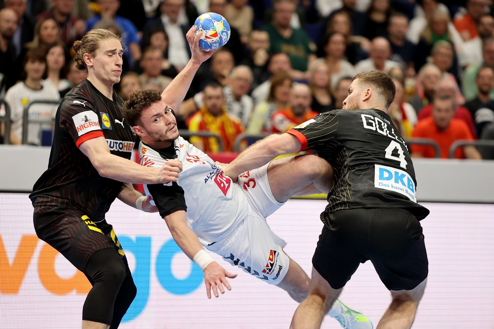 Kanzler Scholz jubelt: Handballer stehen in Hauptrunde