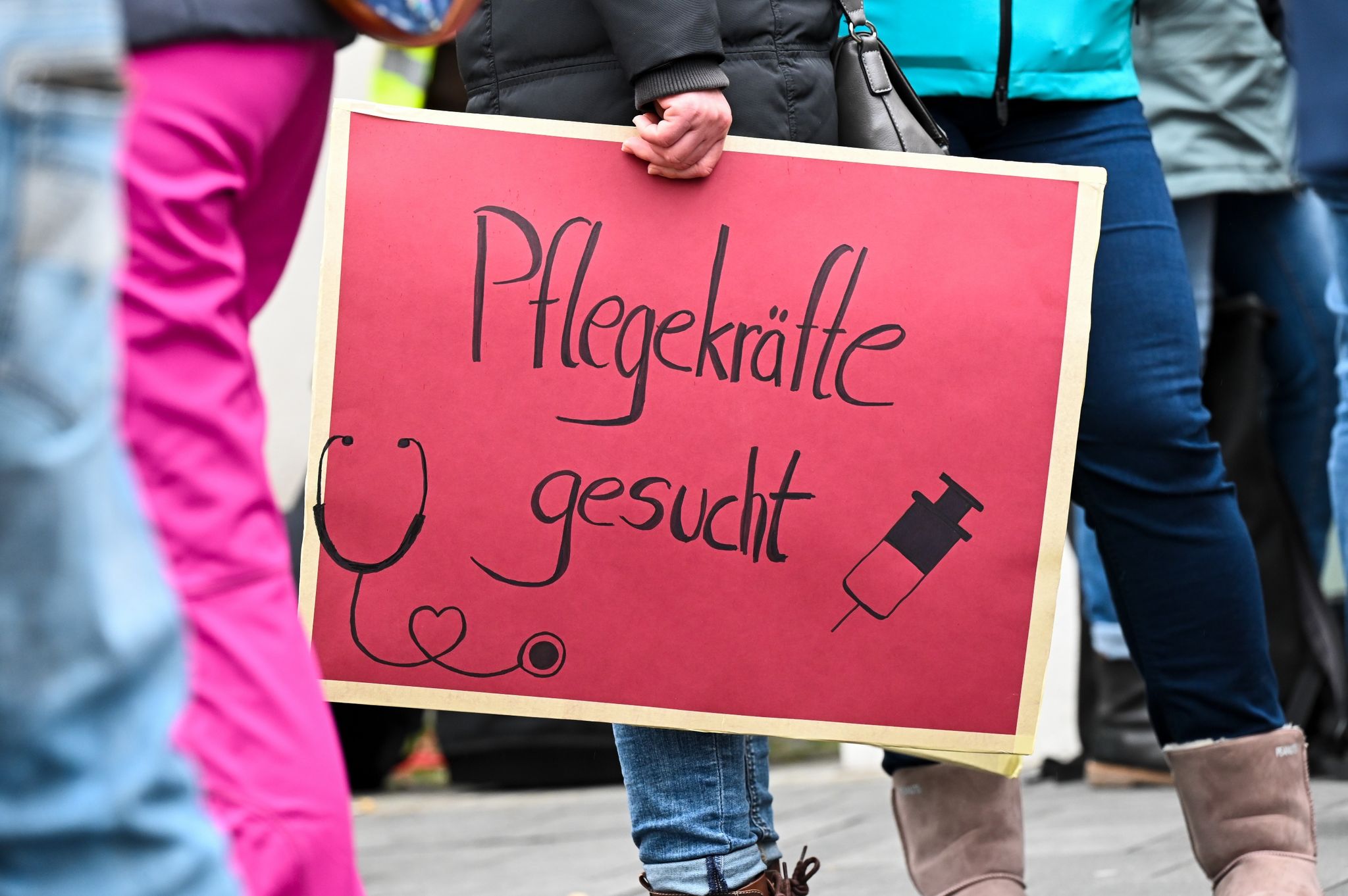 Zu wenig Pflegekräfte – Problem in Kliniken soll zunehmen