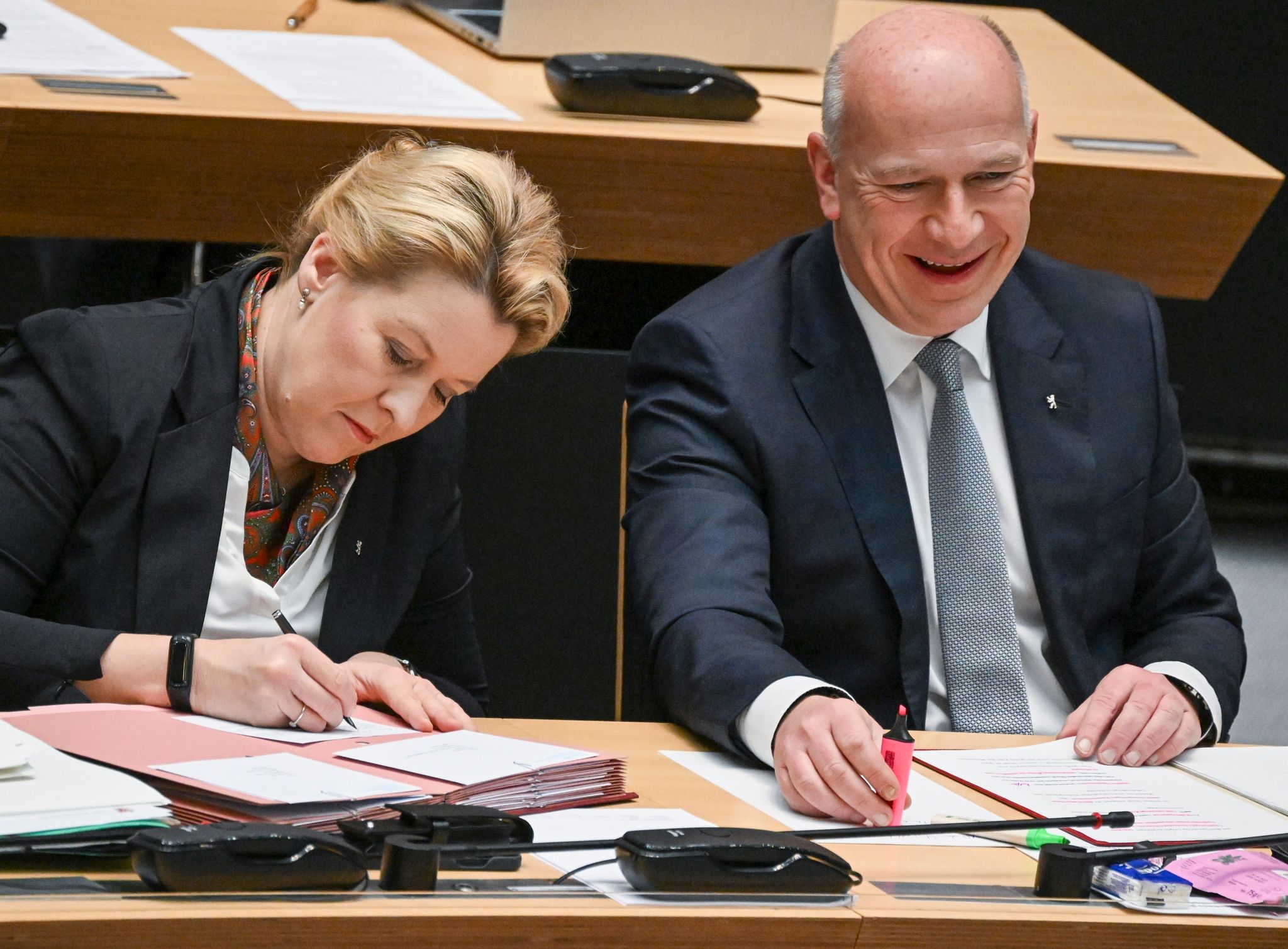 Liebesbeziehung: Wegner schlägt neue Regeln im Senat vor