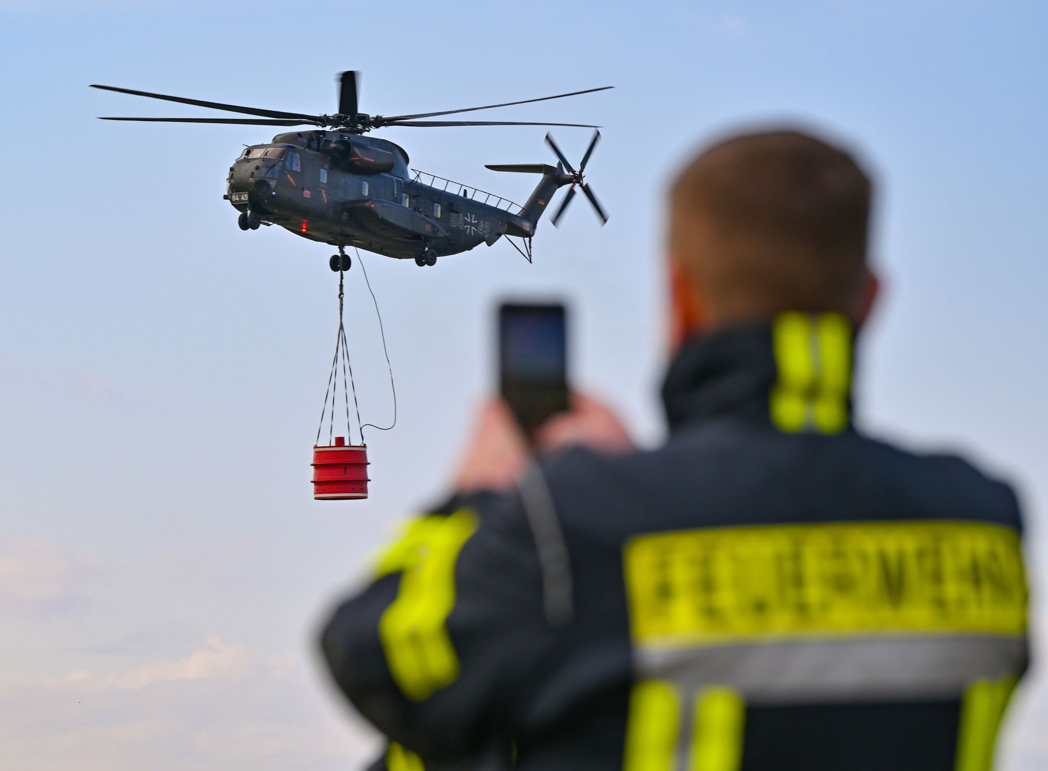 Waldbrände aus Luft löschen – Feuerwehr für mehr Flugzeuge