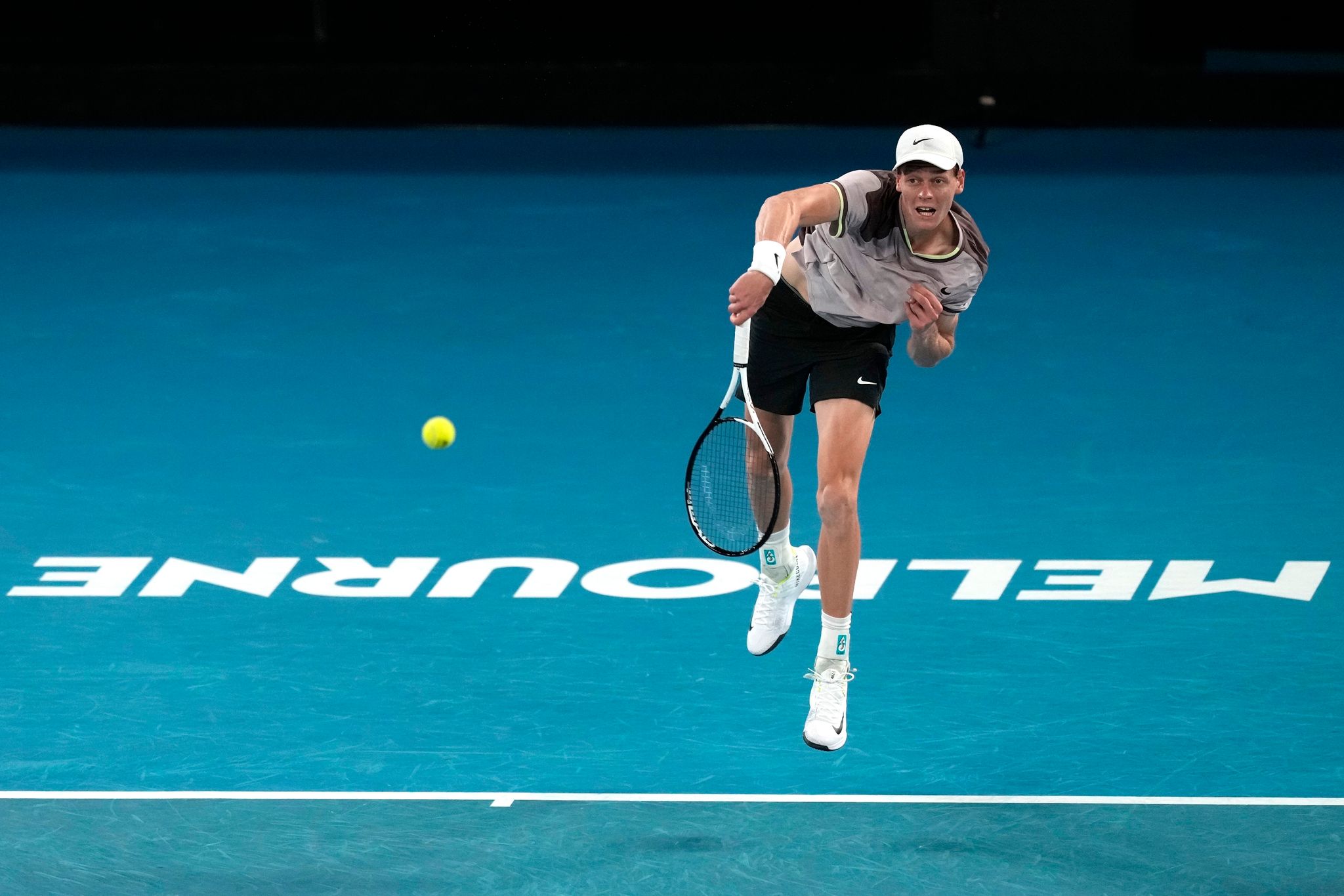 Jannik Sinner feiert beeindruckenden Sieg gegen Medwedew und gewinnt Australian Open