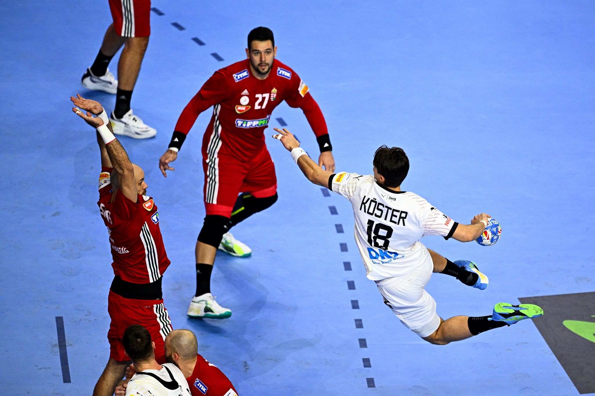 Sieg gegen Ungarn: DHB-Team bei Heim-EM auf Halbfinal-Kurs