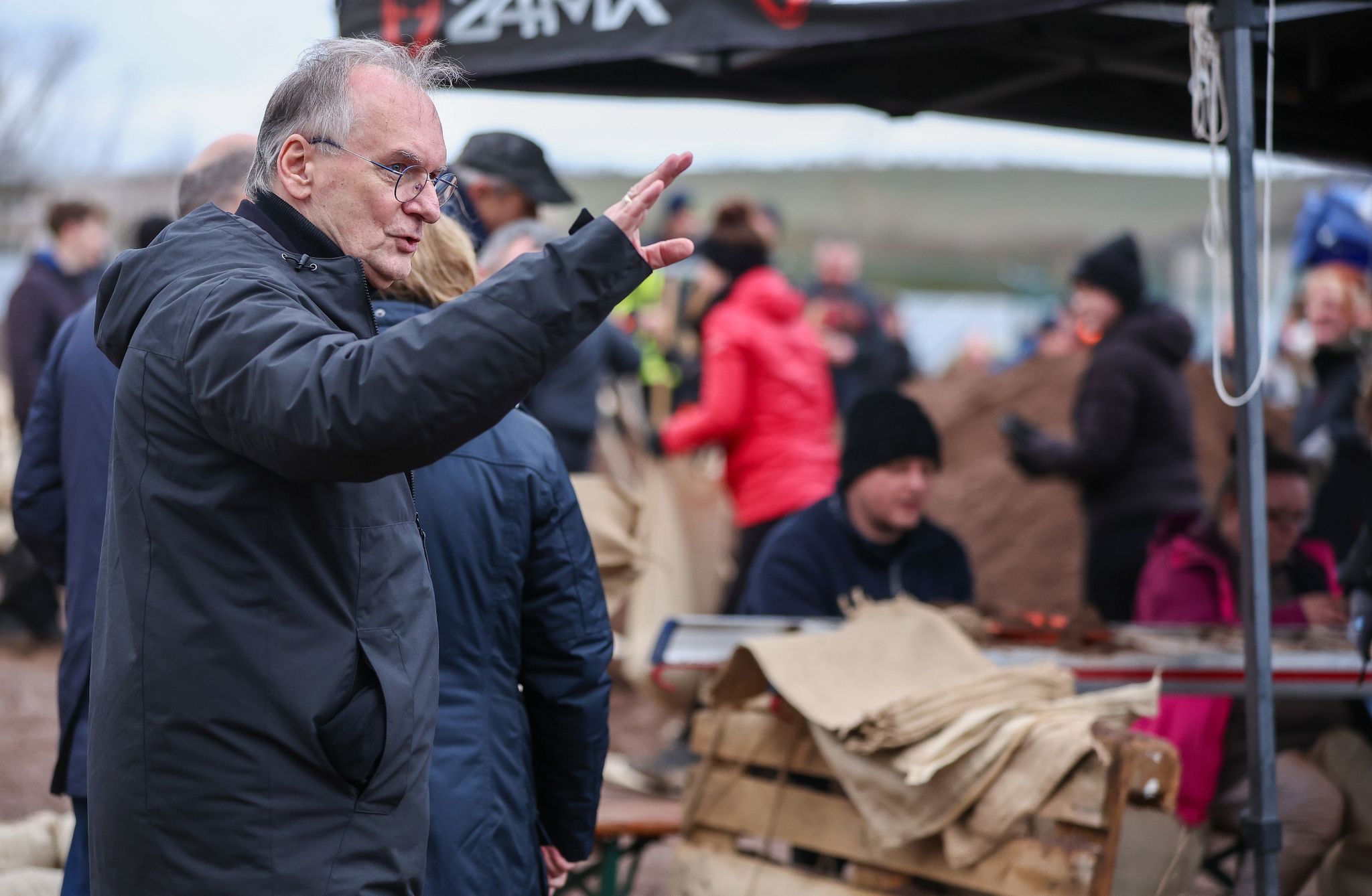 «Geh lieber arbeiten»: Haseloff in der Kritik