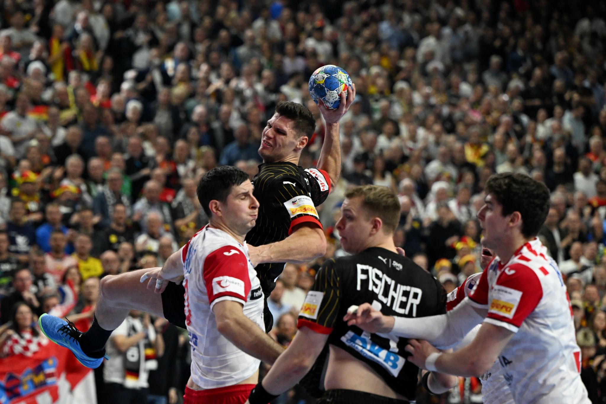Trotz Niederlage ins Halbfinale: Deutschlands Handballer spielen bei der Heim-EM um eine Medaille und dürfen weiter auf ein Wintermärchen hoffen