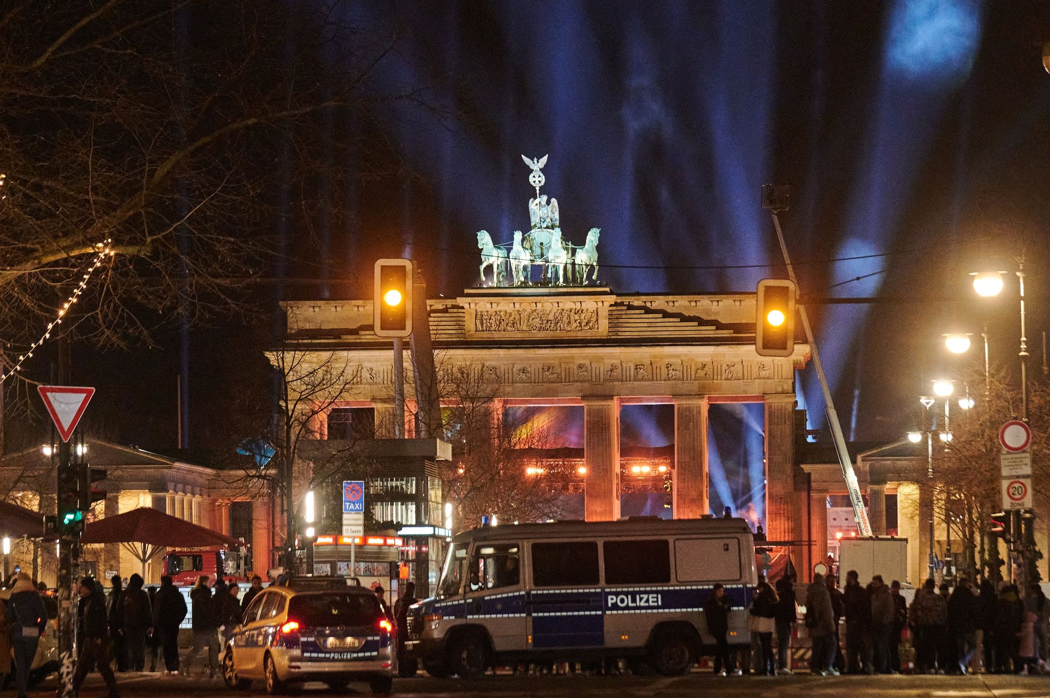 Angriffe auf Polizei, mehr als 200 Festnahmen in Berlin