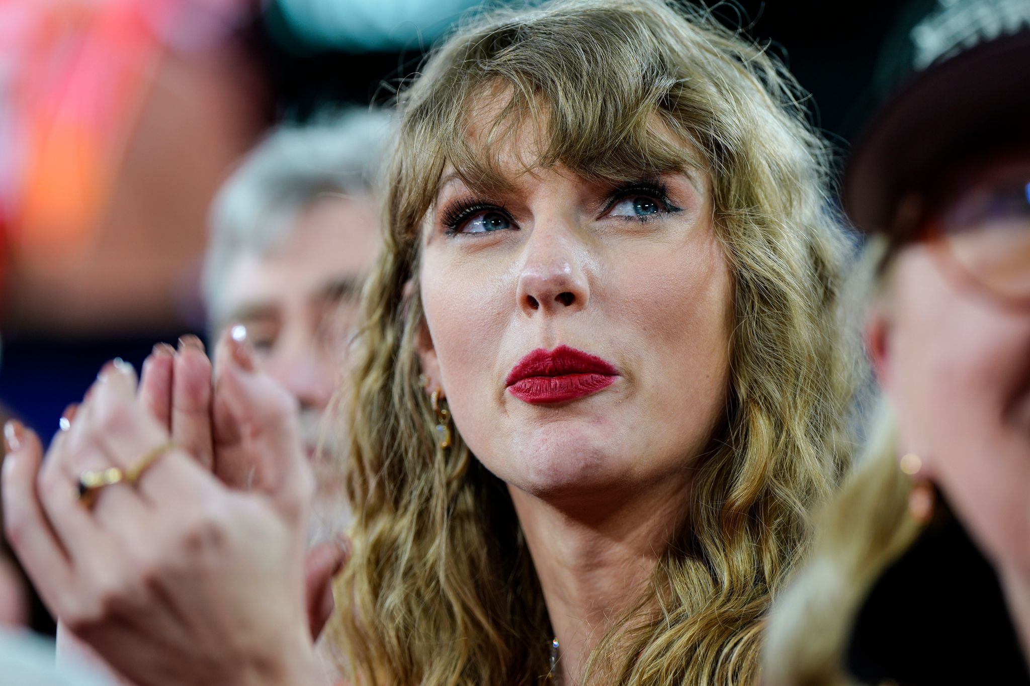 Rechte Kreise verbreiten Verschwörungstheorien über Taylor Swift im Wahlkampf in den USA