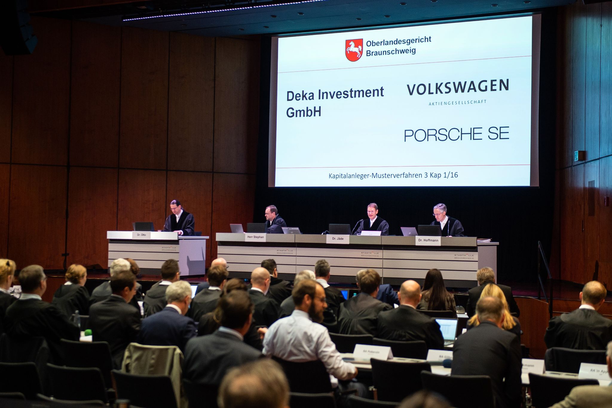 Frühere VW-Bosse im Zeugenstand – Neues zur Dieselaffäre?