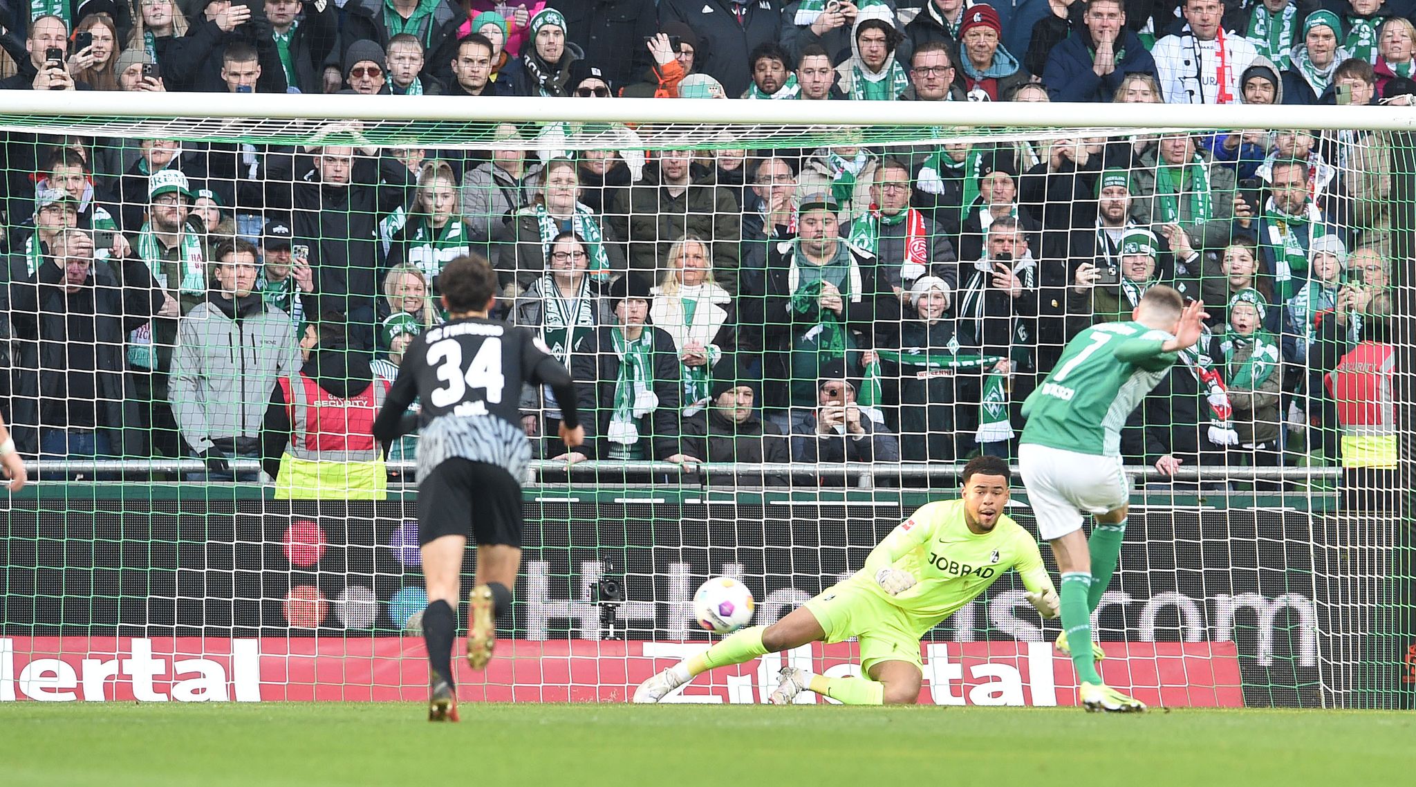 SV Werder Bremen feiert weiteren Sieg und punktet im Bundesliga-Verbleibskampf
