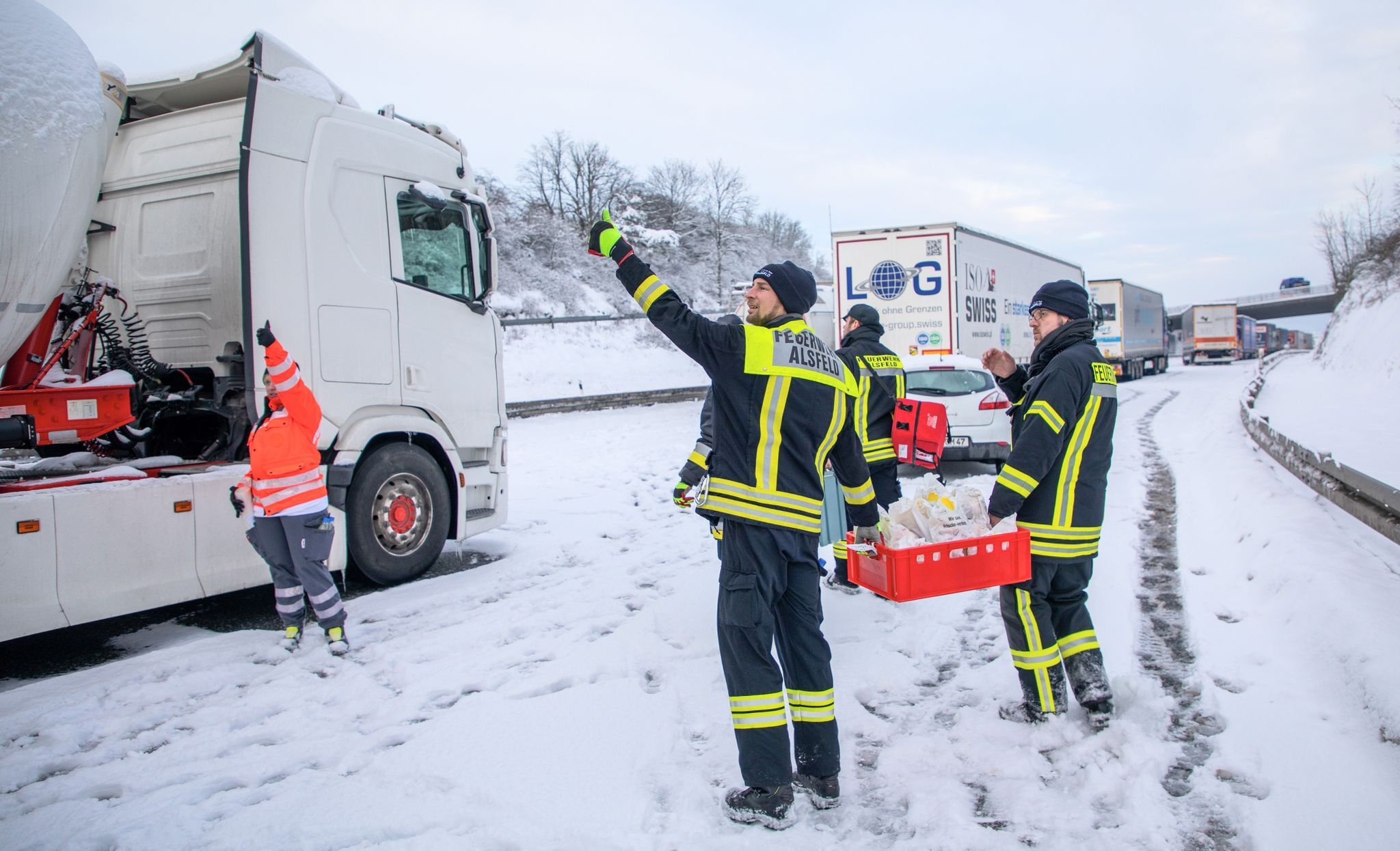 Autobahn in Hessen weiter gesperrt – Weniger Schnee erwartet