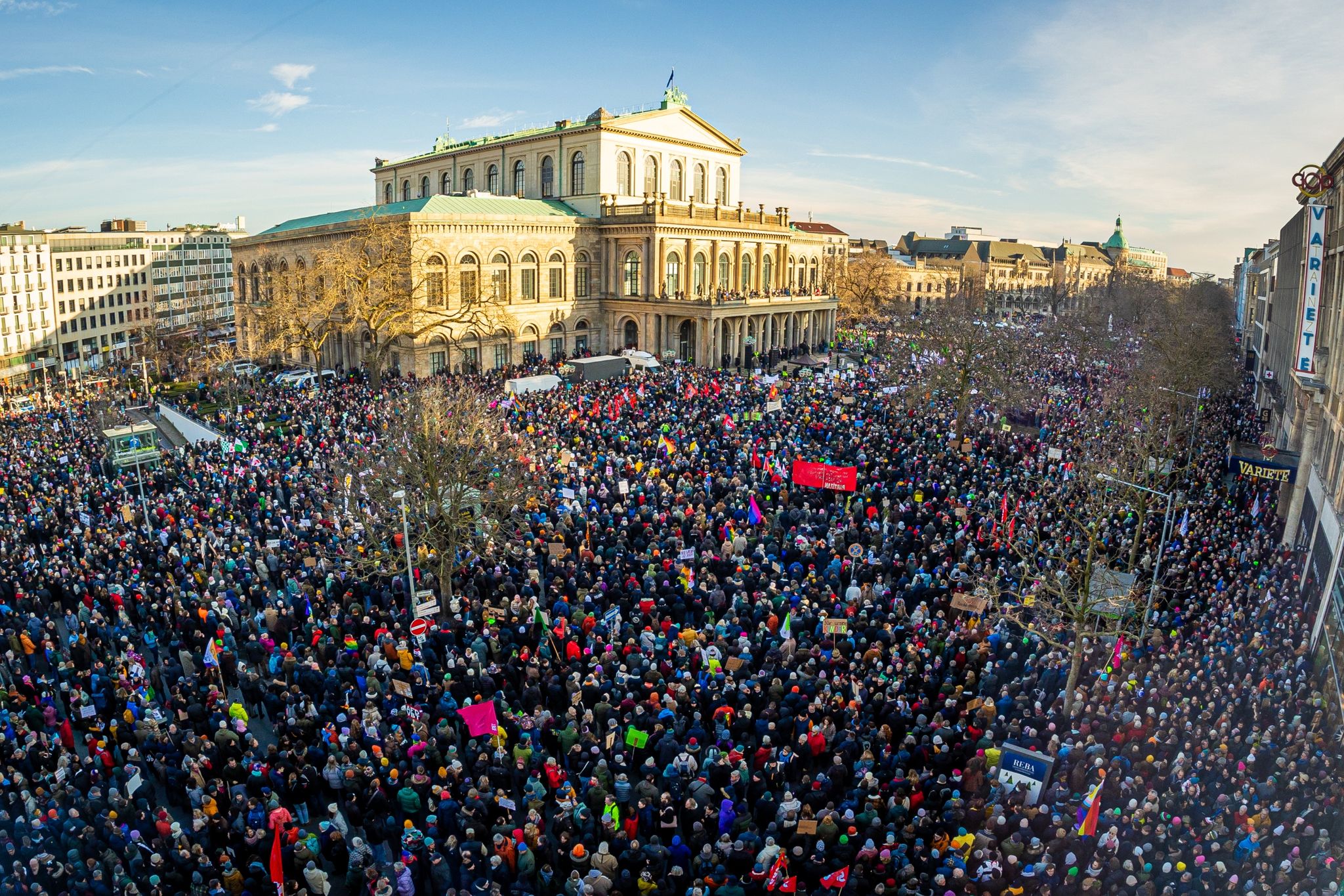 Schätzen von Teilnehmerzahlen bei Demonstrationen: Veranstalter und Polizei liegen oft weit auseinander