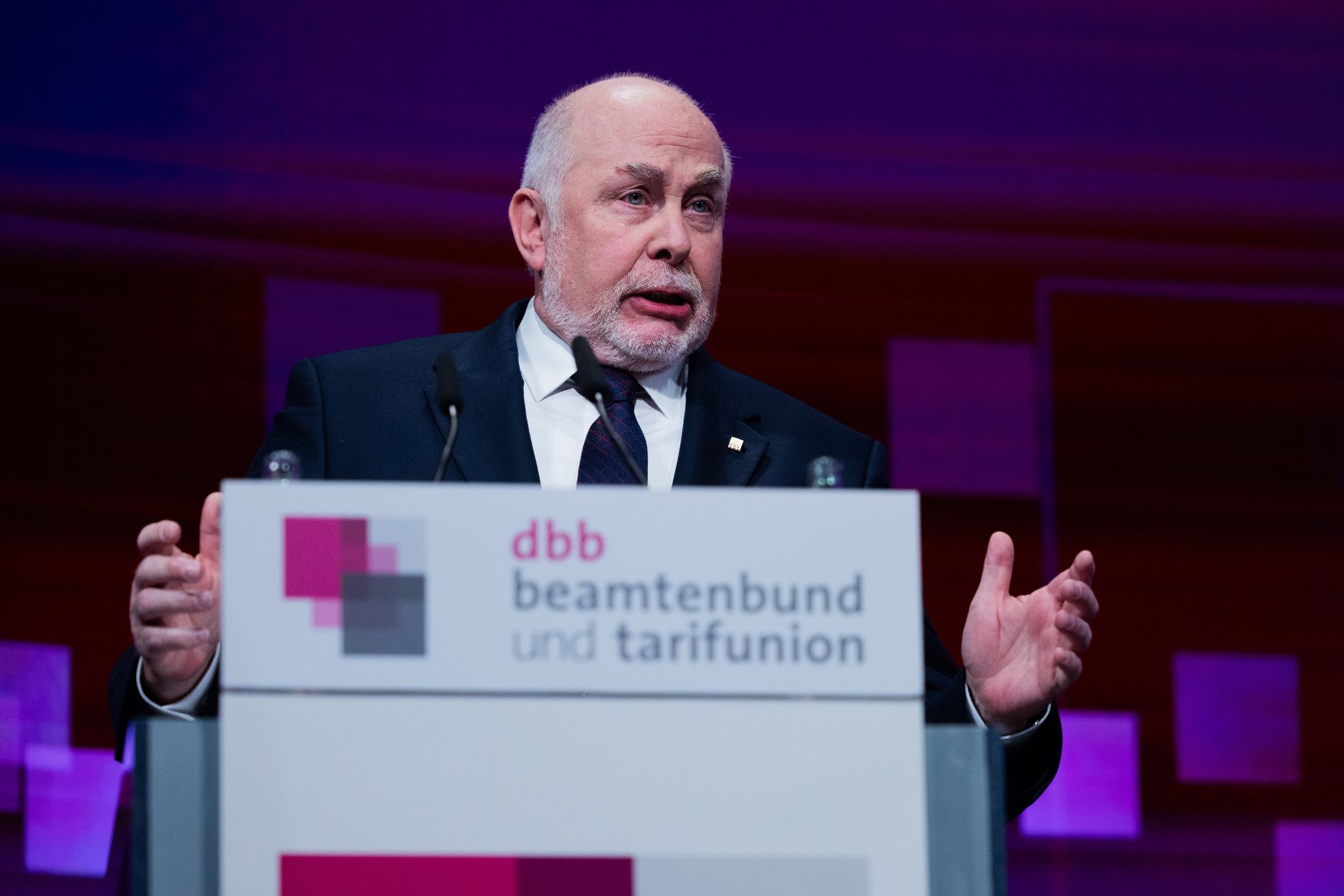 Beamtenbund warnt vor Schwächung des Staats