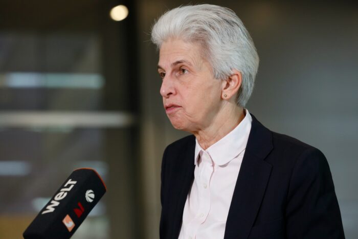 In einem Interview am Rande der 27. Plenartagung am 27. April 2022, Berlin