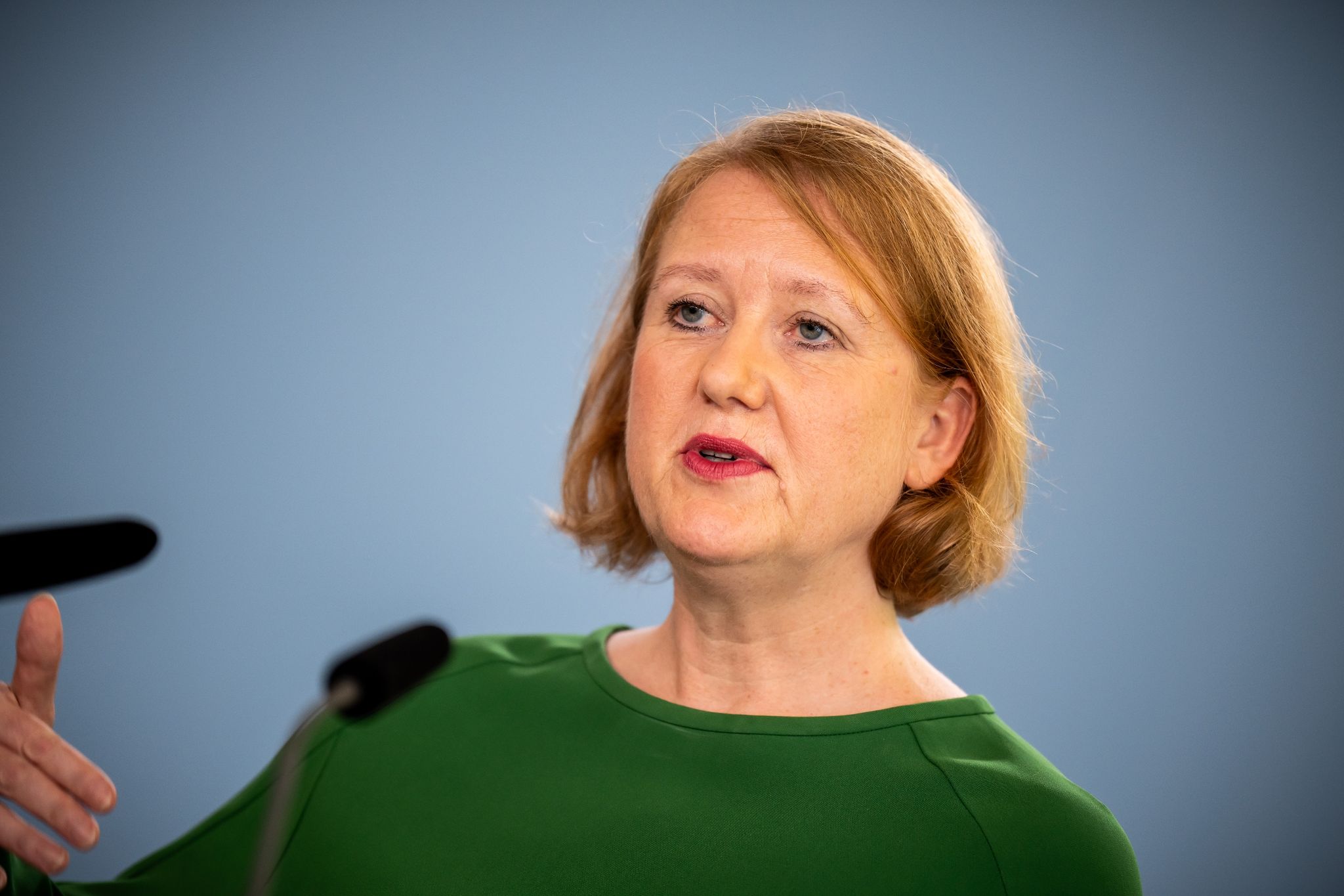 Bundesfamilienministerin fordert bessere Prävention von Hass im Netz