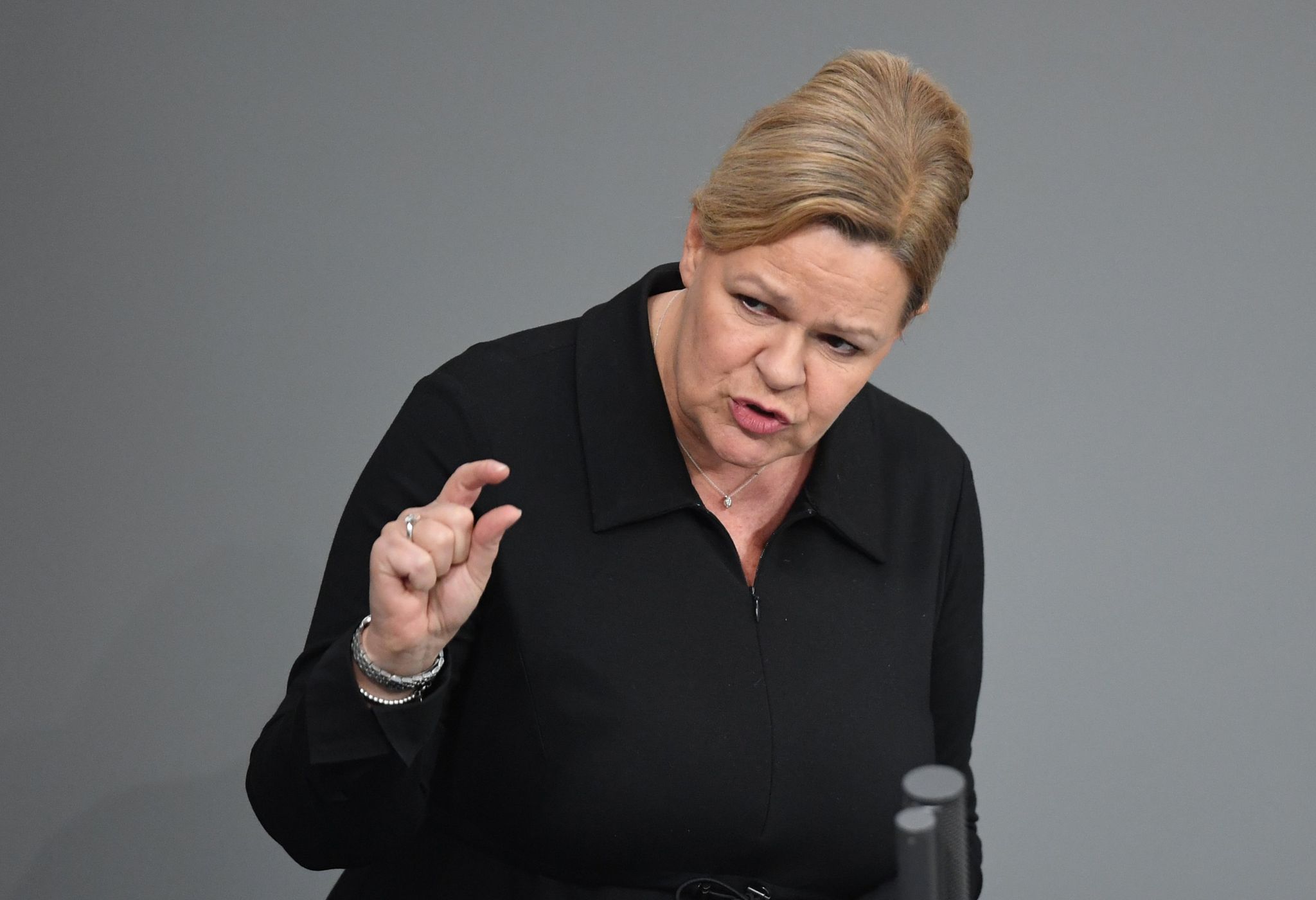 Bundesinnenministerin fordert schnelle Verabschiedung des Demokratiefördergesetzes