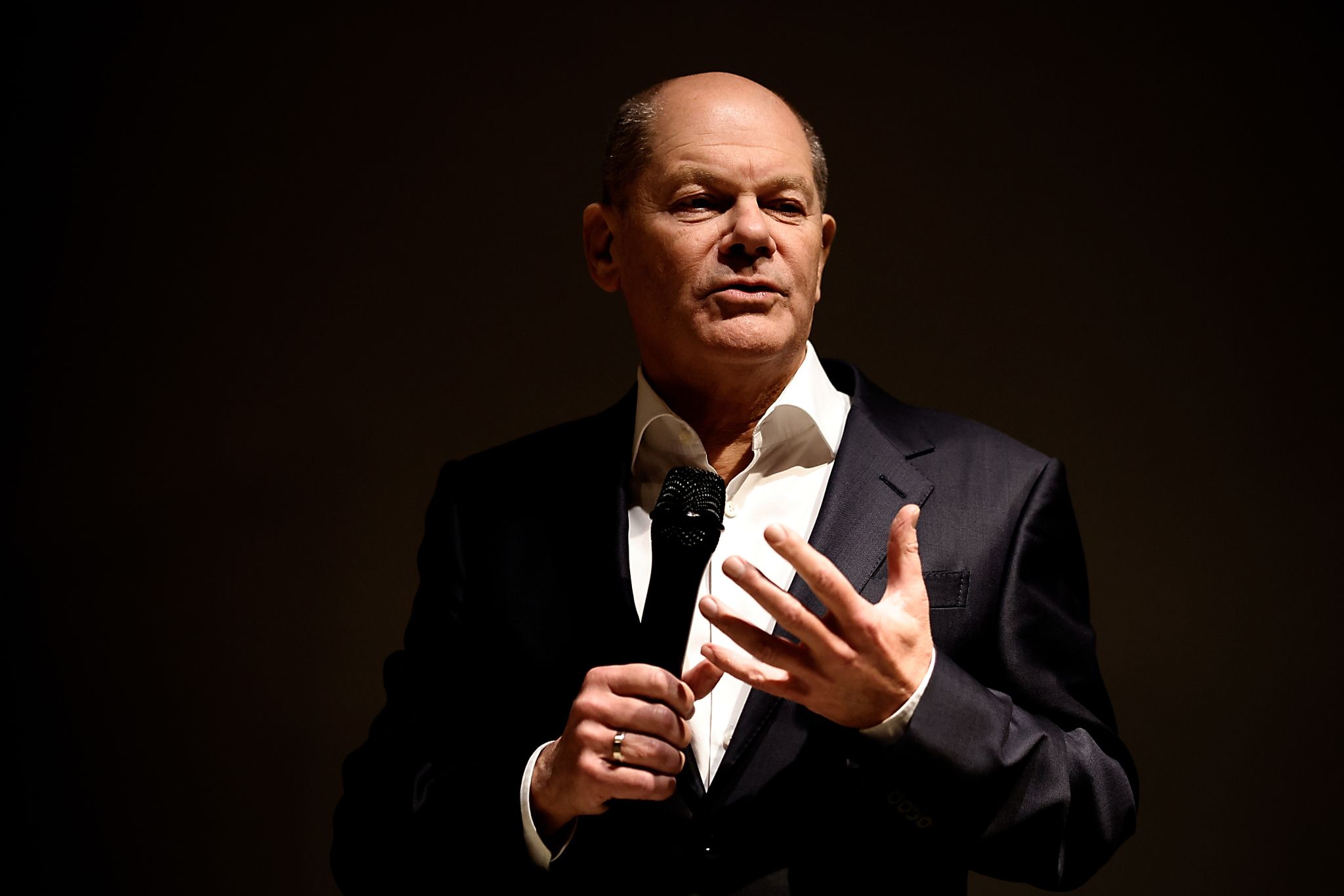 Bundeskanzler Scholz ruft zum Kampf gegen Rechtsextremismus auf und warnt vor Gefahren für die Demokratie