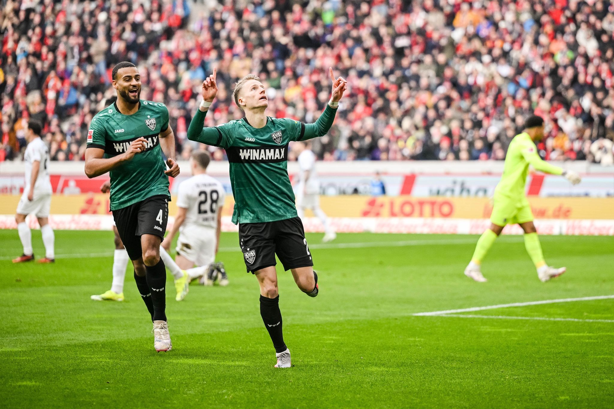 Traumstart und Rot für Röhl: Stuttgart siegt in Freiburg