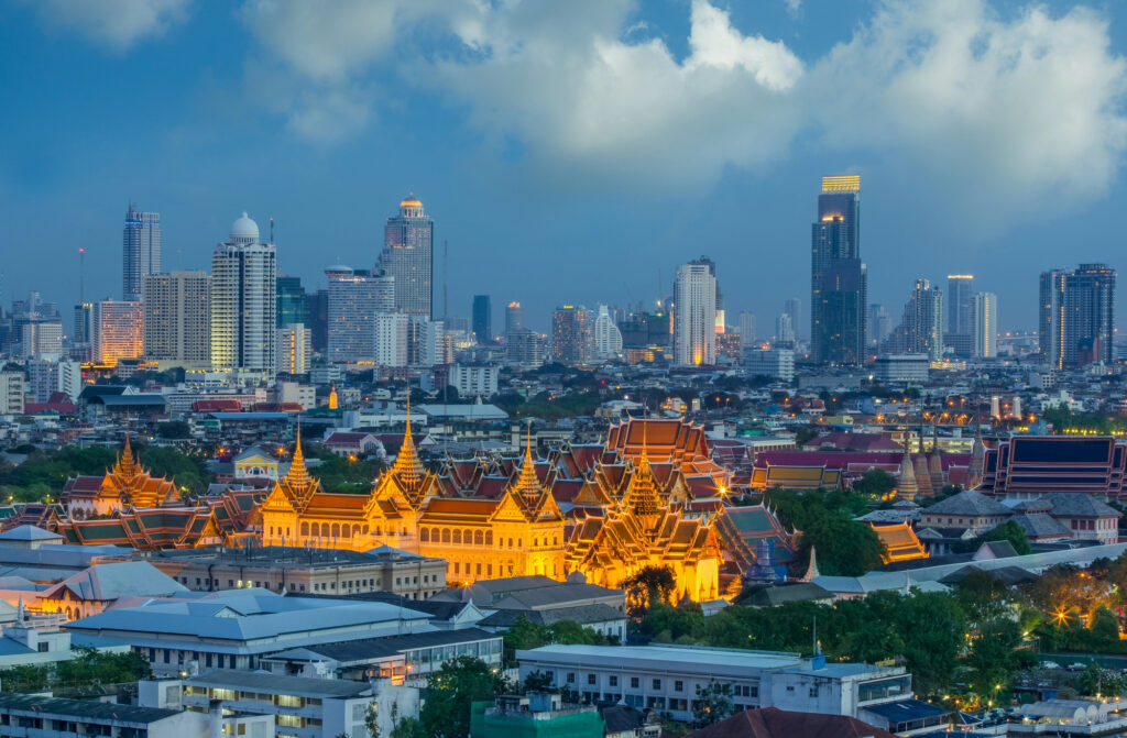 Größte Städte der Welt: Platz 20 Bangkok - Großer Palast in der Abenddämmerung