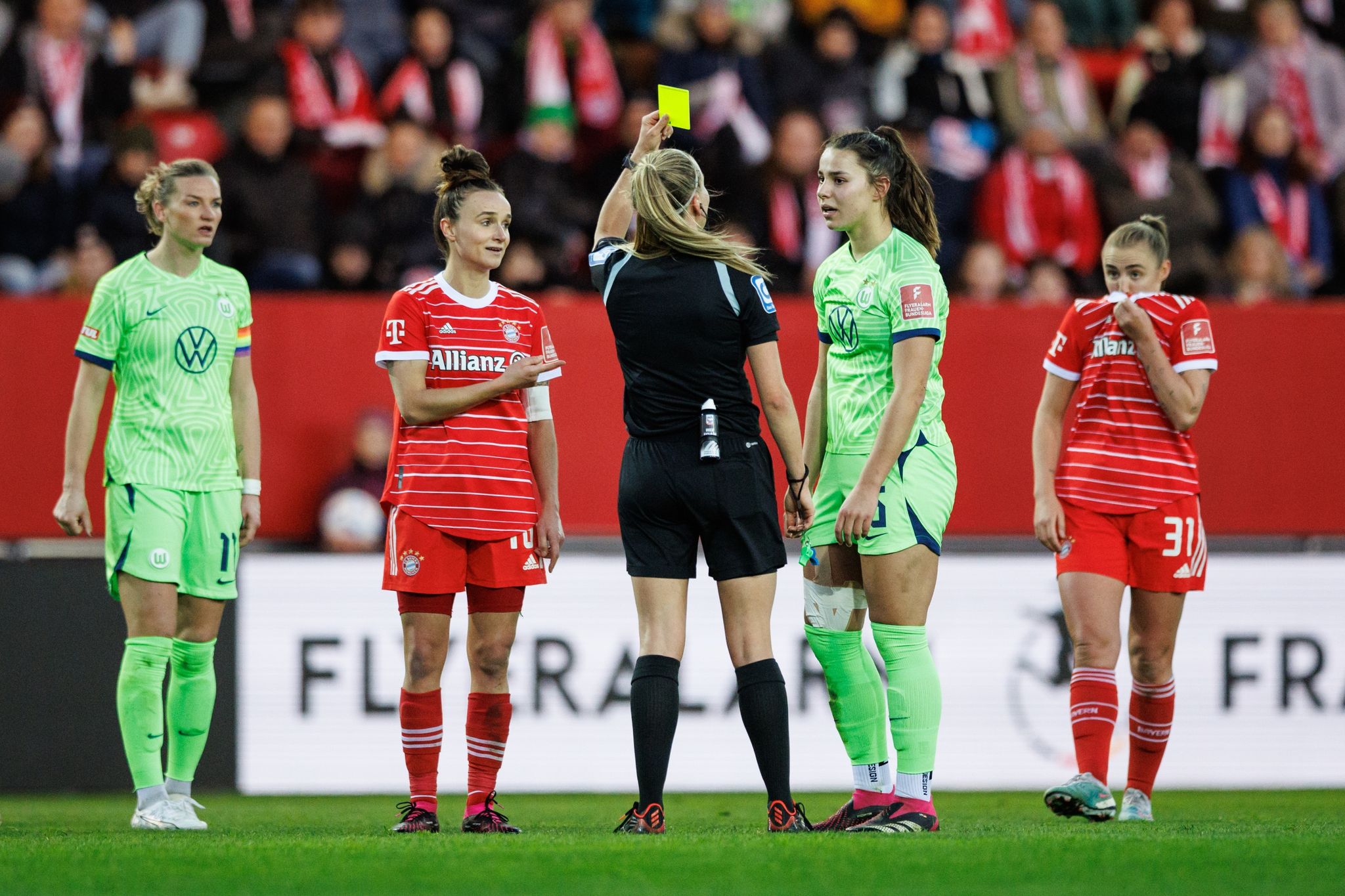 Debatte um Schiedsrichterinnen in der Frauen-Bundesliga: Kritik an DFB und Lösungsansatz