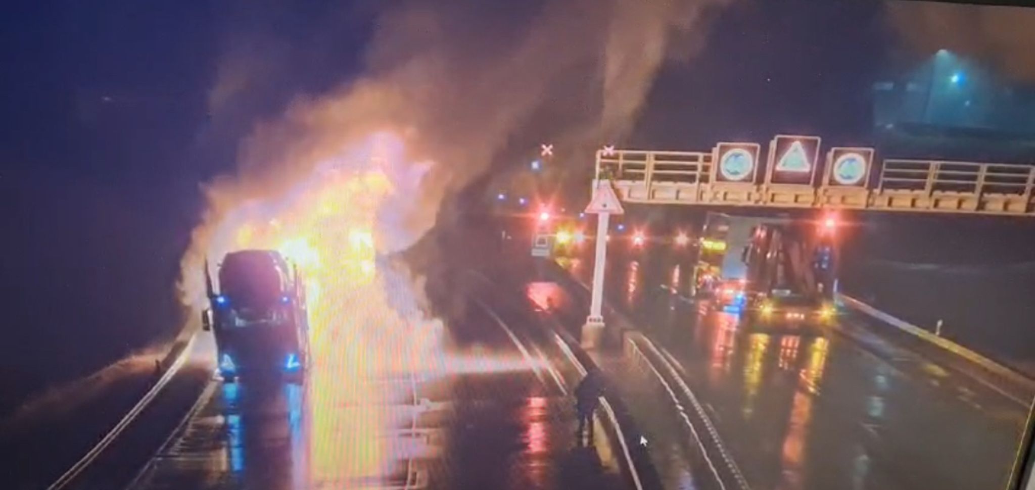 Lastwagen fängt im längsten deutschen Straßentunnel Feuer, aber Fahrer handelt schnell und verhindert Schlimmeres
