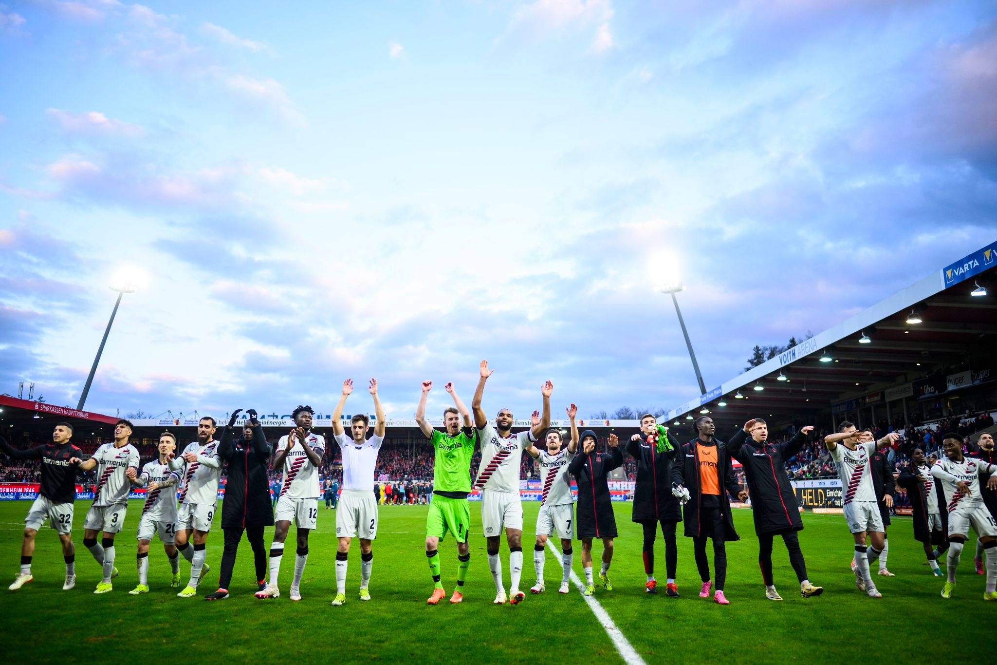 Bayer Leverkusen bleibt auf Titelkurs