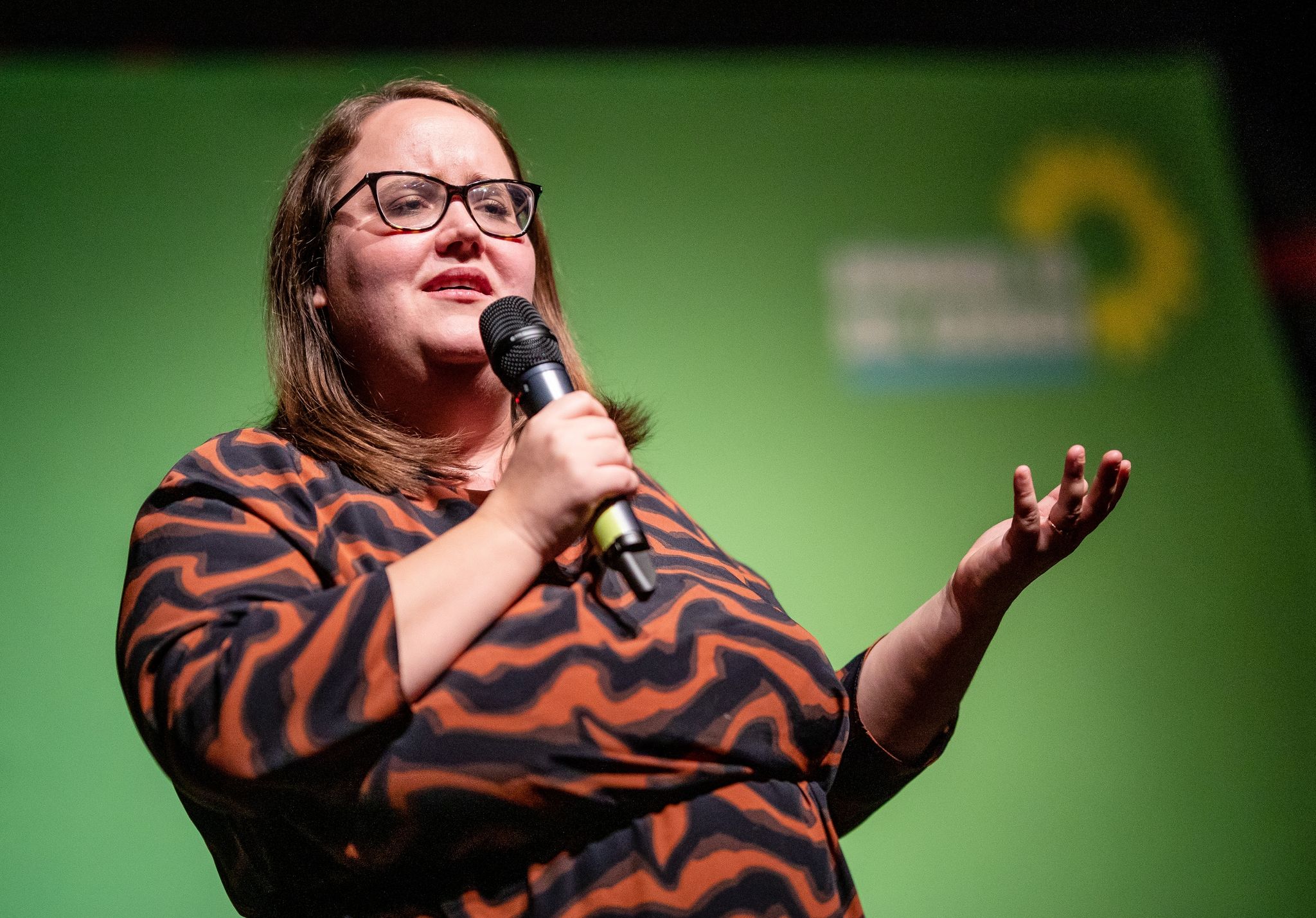 Dutzende Störer behindern Abreise von Grünen-Chefin nach politischer Veranstaltung