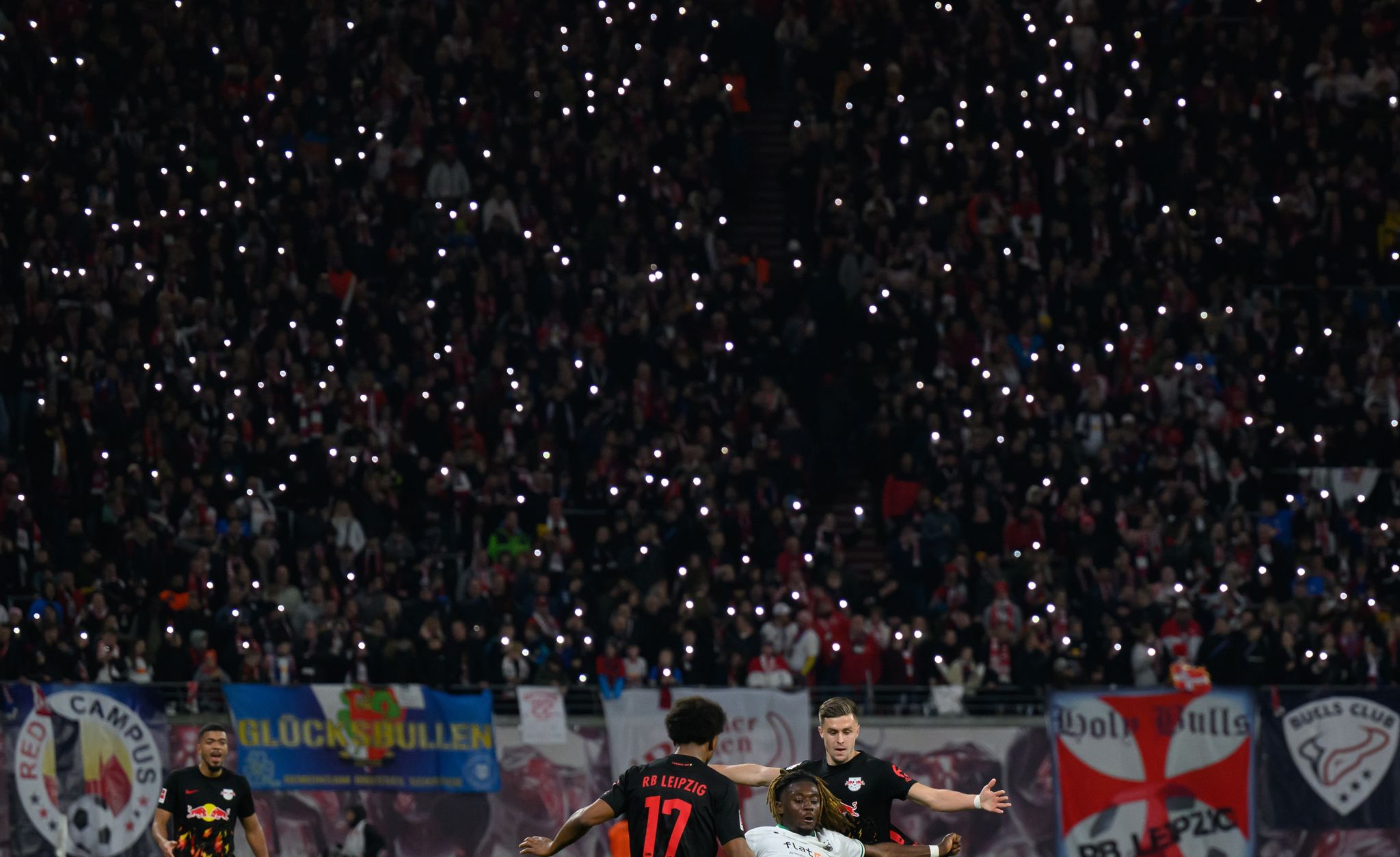 Trauer im Stadion: RB Leipzig besiegt Borussia Mönchengladbach 2:0