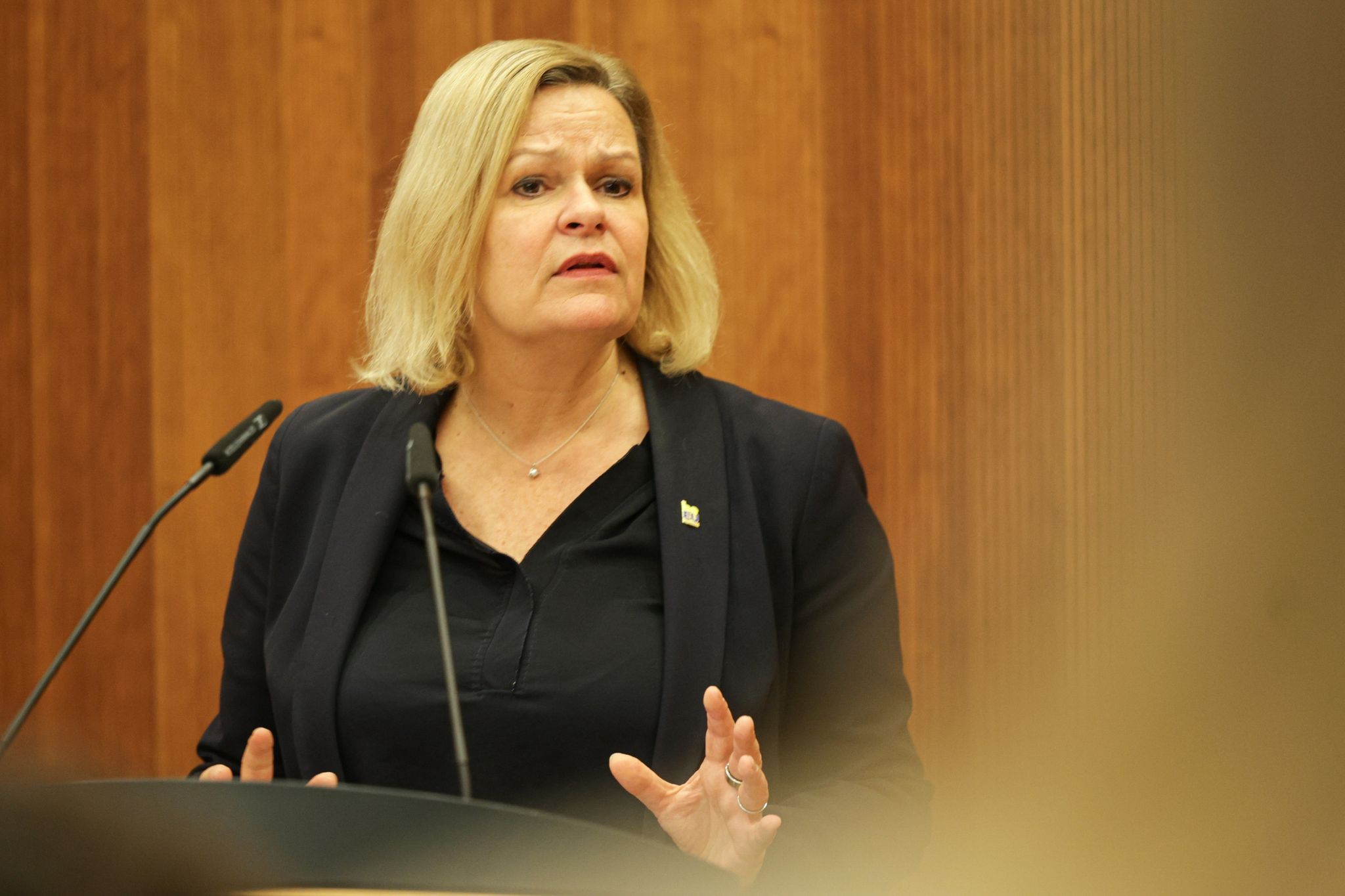 Bundesinnenministerin verurteilt Protestaktionen gegen Grüne