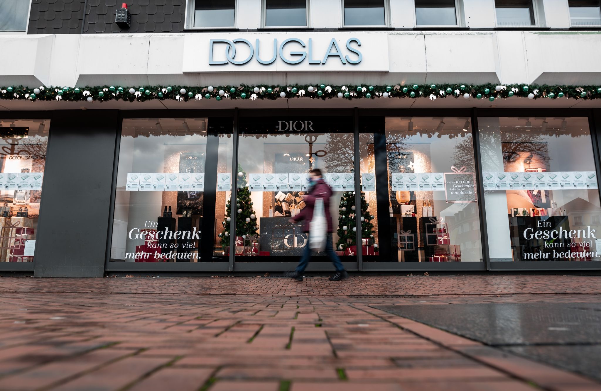 Parfümeriekette Douglas plant Börsenrückkehr und strebt Milliarden-Emission an