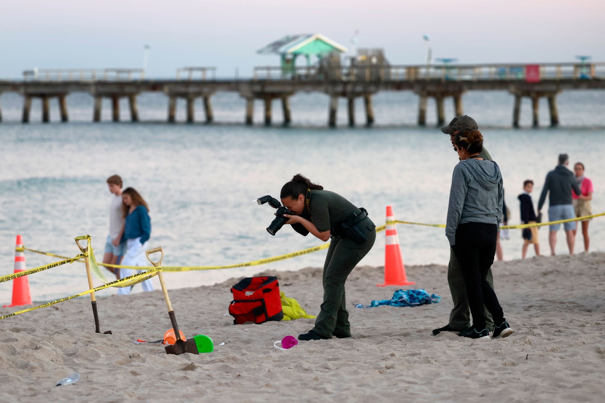 Beim Buddeln am Strand begraben: Kind tot