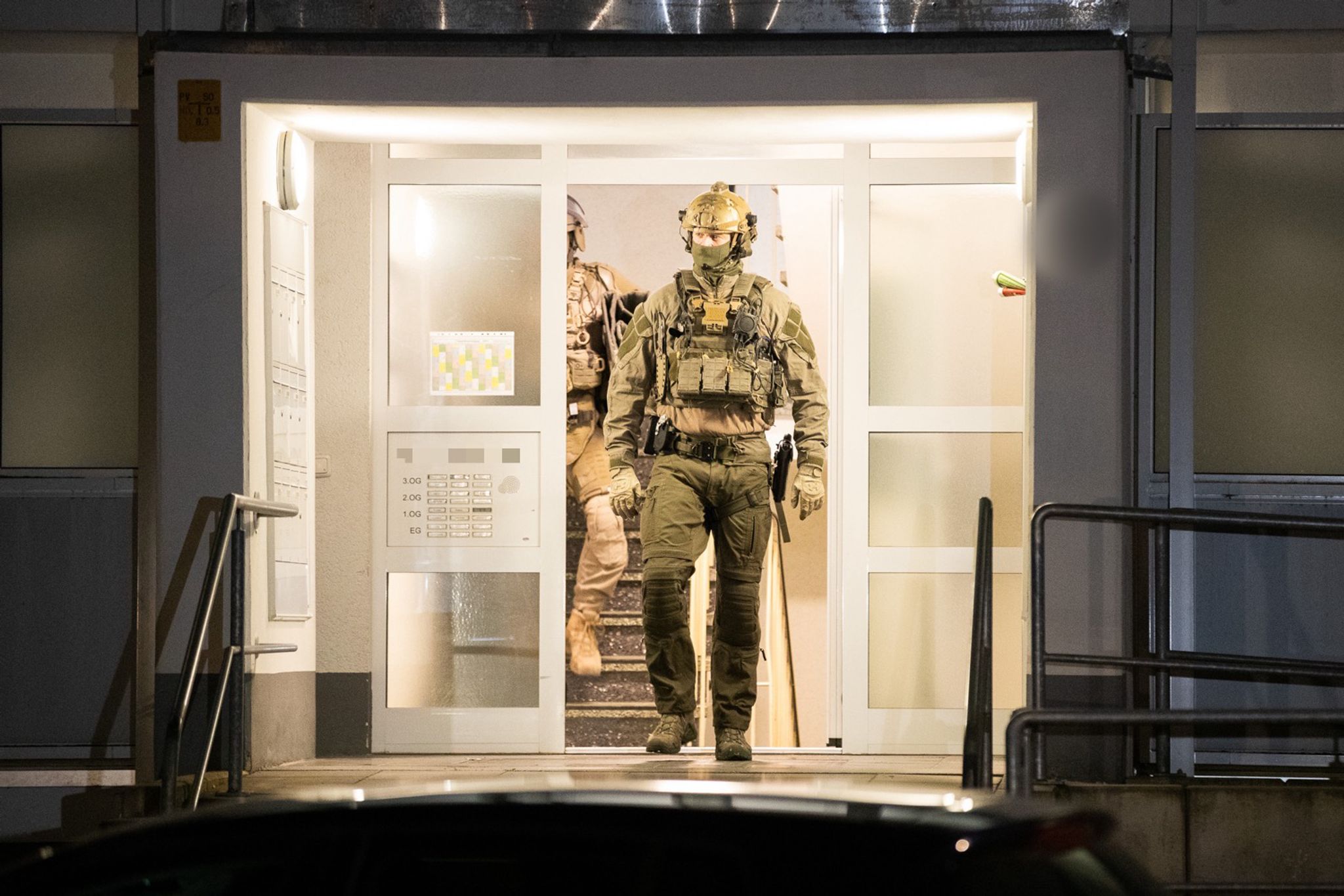 Zahlreiche Festnahmen bei Großrazzia gegen Schleuser-Bande