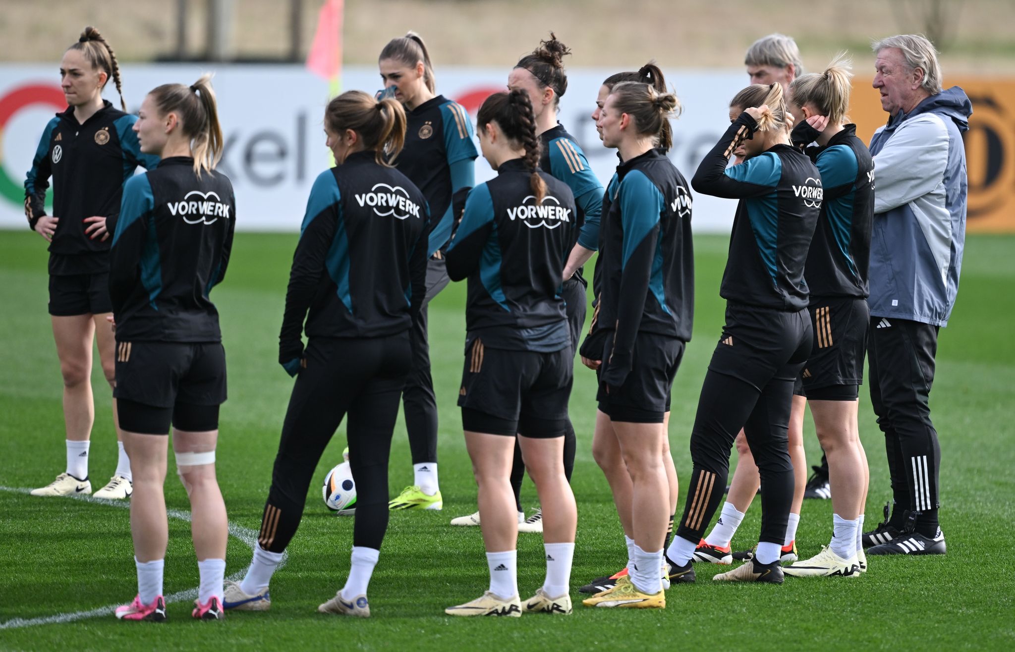 «Mir geht’s um die Mädels»: Hrubesch und der Olympia-Traum