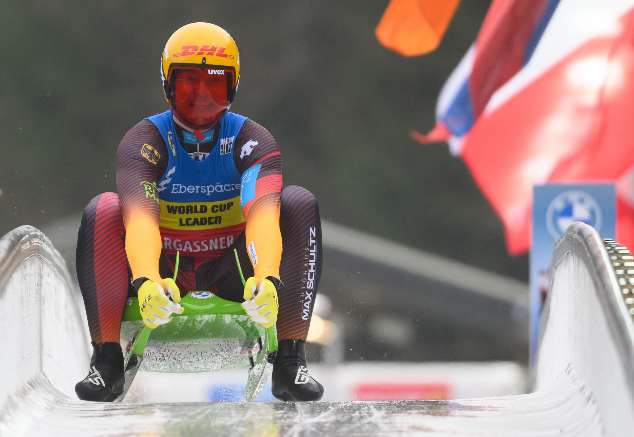 Langenhan rodelt von Platz 21 noch zum Sieg