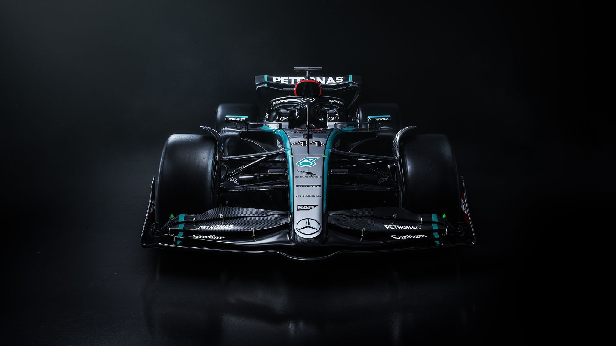 Hamilton präsentiert auffallend silbernen und schwarzen Mercedes für letzte Formel-1-Saison