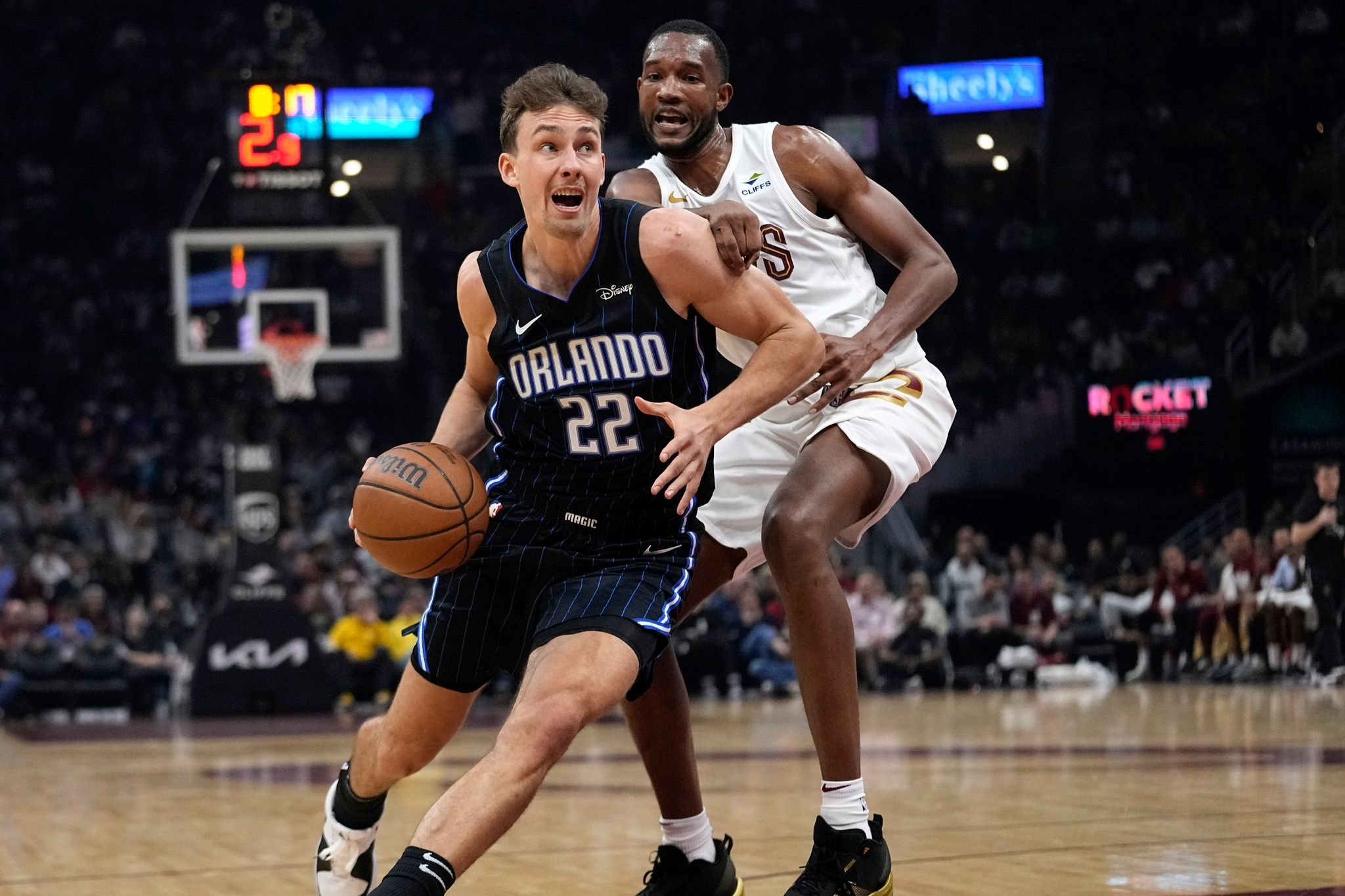 NBA: Magic gewinnen gegen Cavaliers, Schröder verliert mit Nets gegen Raptors