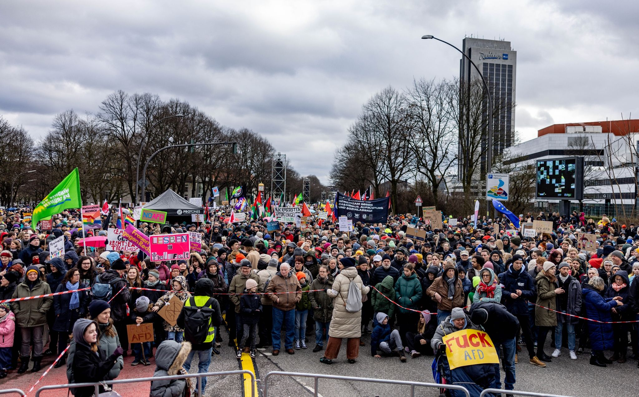 Massenproteste gegen Rechts in deutschen Städten