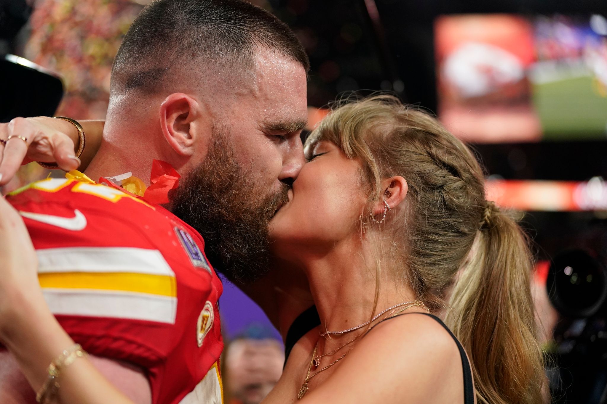 Taylor Swift feiert Super-Bowl-Sieg der Chiefs mit Travis Kelce