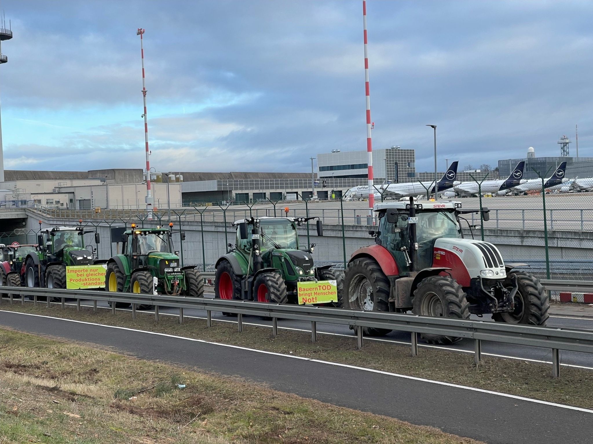 Bauern protestieren am Frankfurter Flughafen