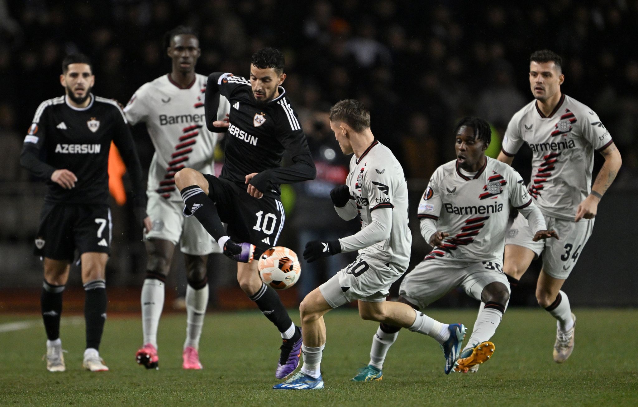 Schick und Wirtz retten Bayer Leverkusen in Baku