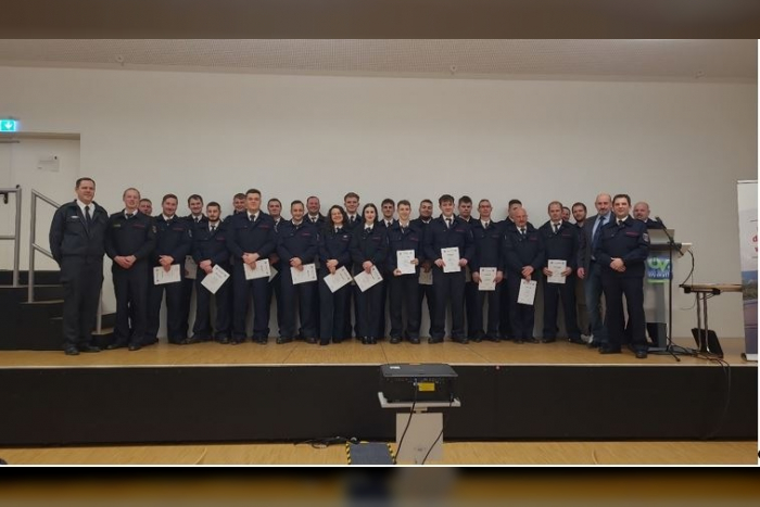 Feuerwehrversammlung in Overath: Einsatzstatistik und Beförderungen