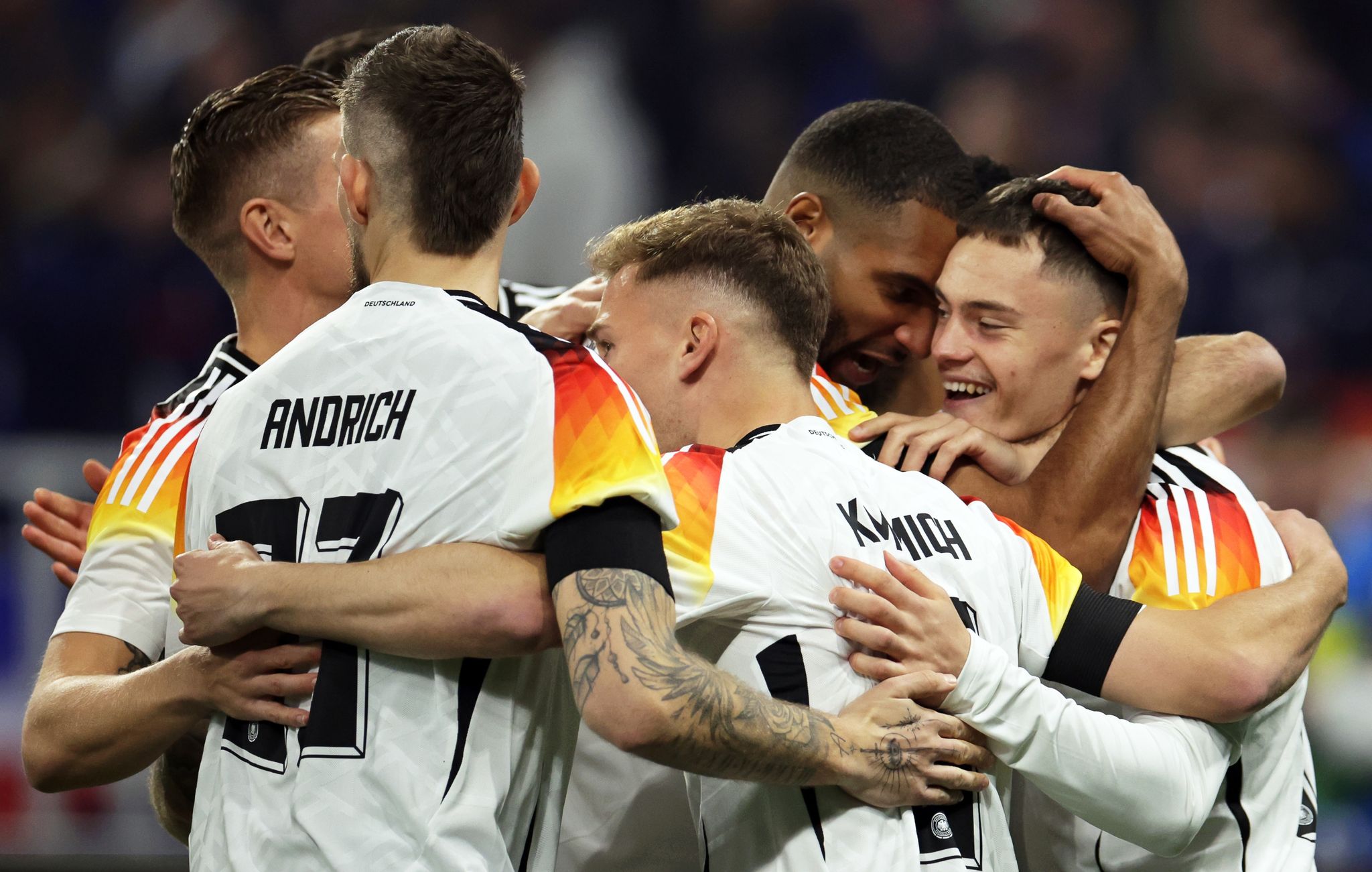 Deutschland besiegt Frankreich mit 2:0 und begeistert die Fans