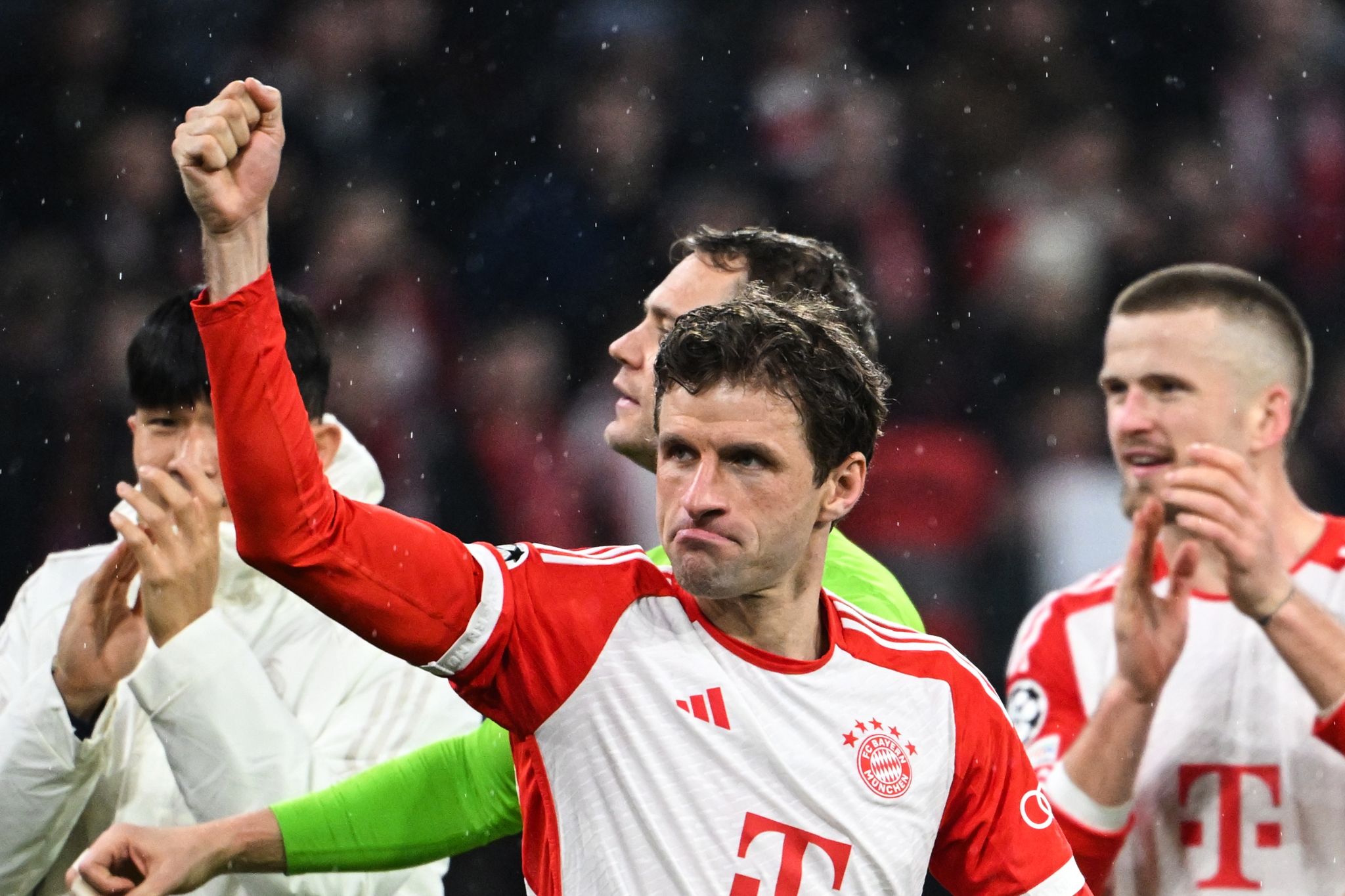 Thomas Müller feiert Champions League-Tor und betont Wichtigkeit des Sieges