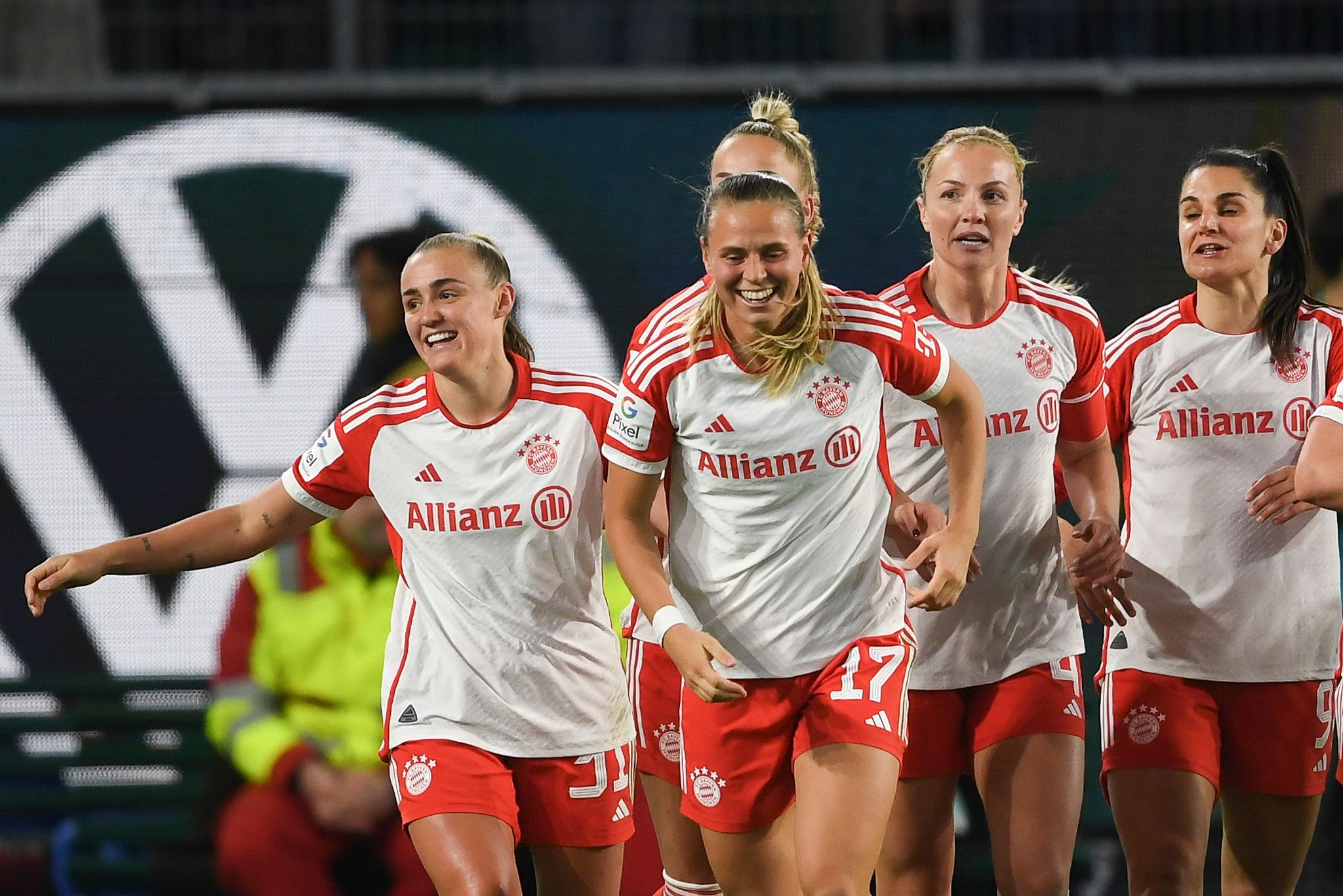 Großer Schritt zum Titel: FC Bayern gewinnt in Wolfsburg