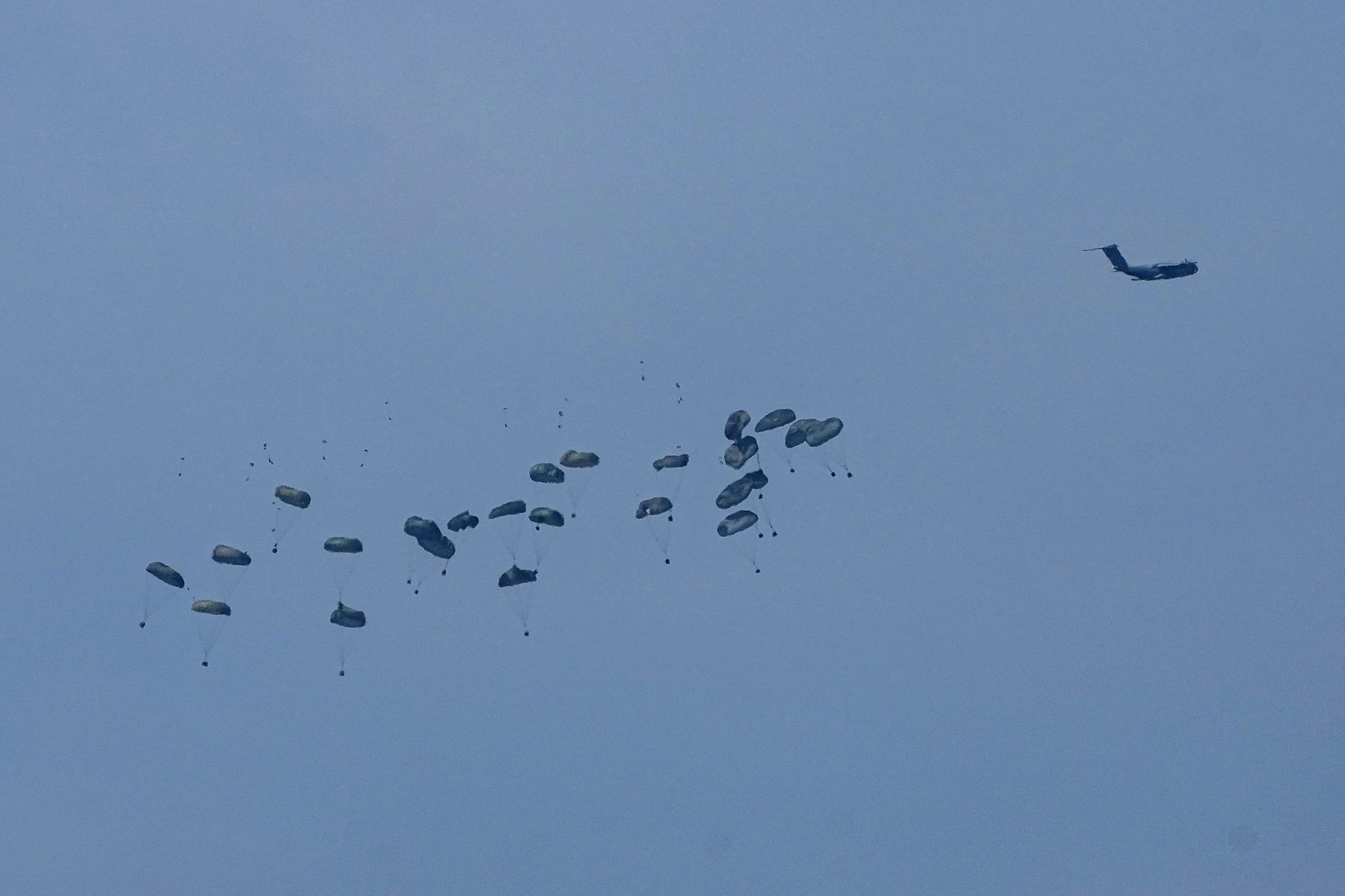 Luftwaffe setzt erste Hilfsgüter über Gazastreifen ab