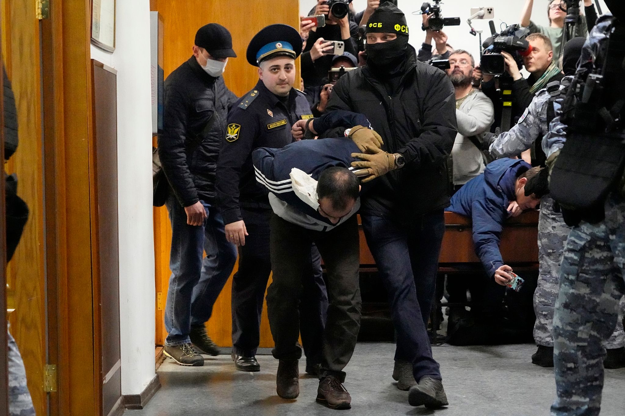 Verdächtige des Terroranschlags in Moskau gezeichnet von Verletzungen